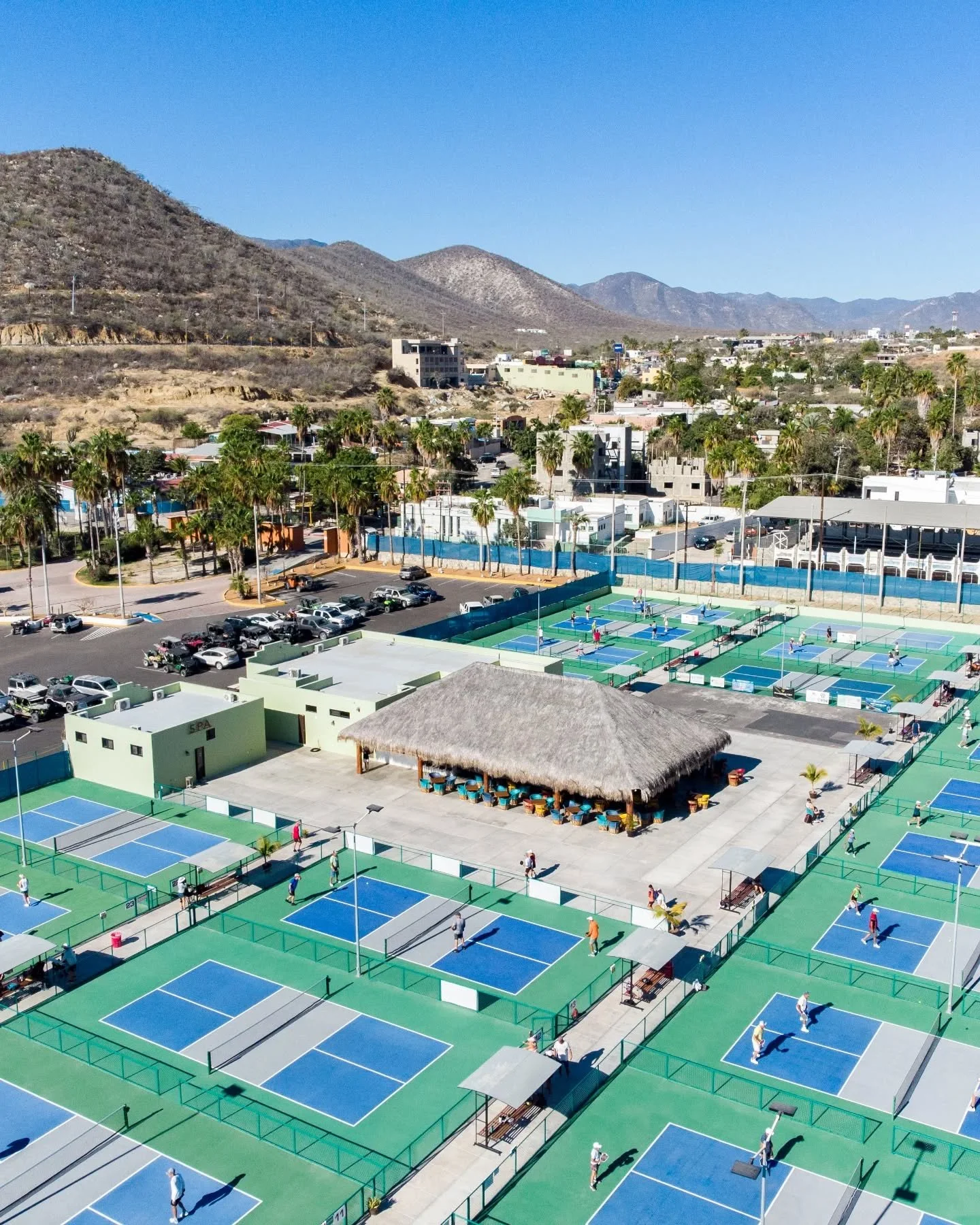 ​El verdadero para&iacute;so para los amantes del pickleball. 🌴🏓 El plan perfecto para activarte durante tus vacaciones en Baja.

​True paradise for pickleball lovers. 🌴🏓 The perfect plan to stay active during your Baja vacation.

​📞 USA: 877-77