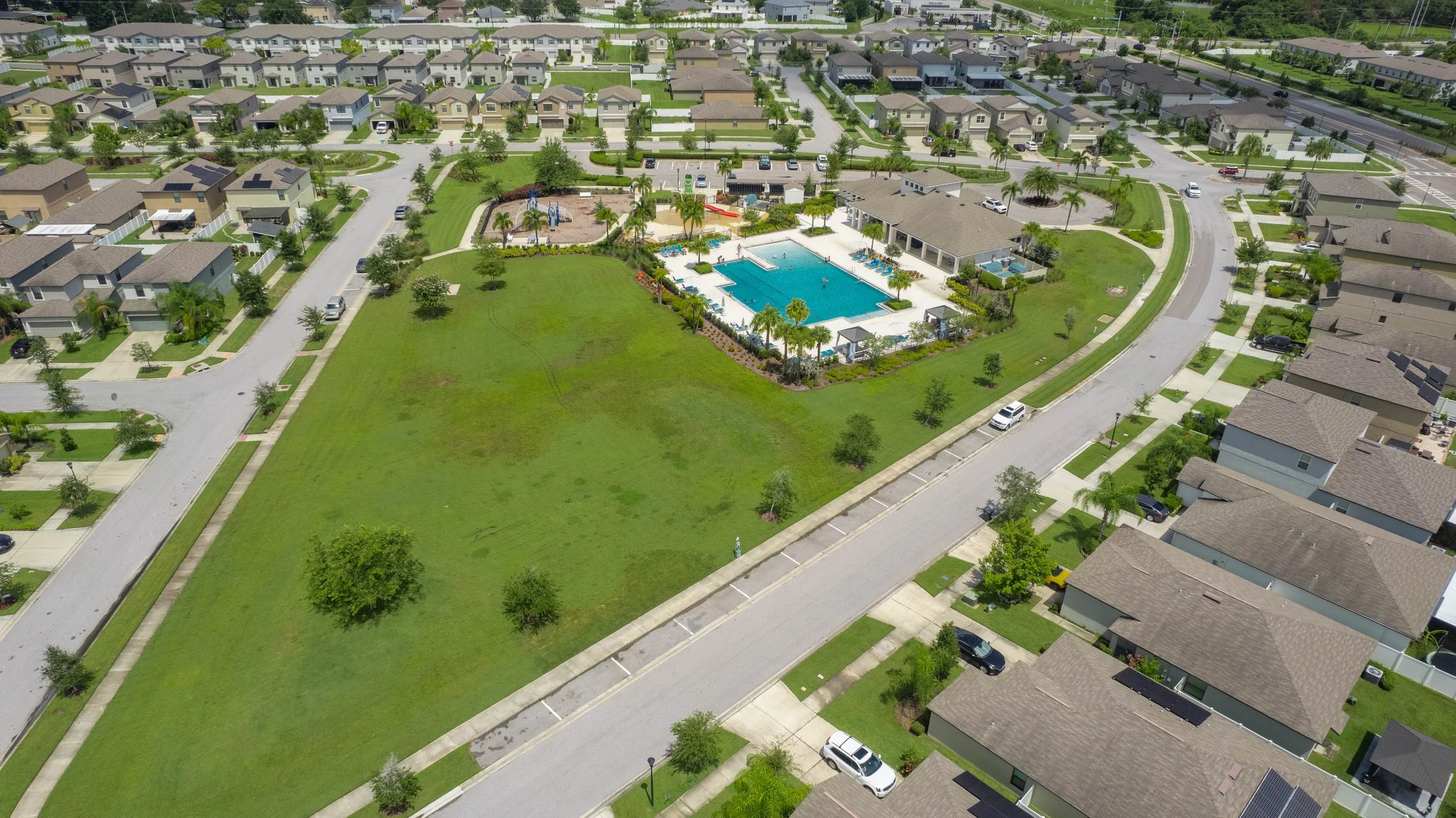 Drone shot of luxury estate with pool in Belleair FL.jpg