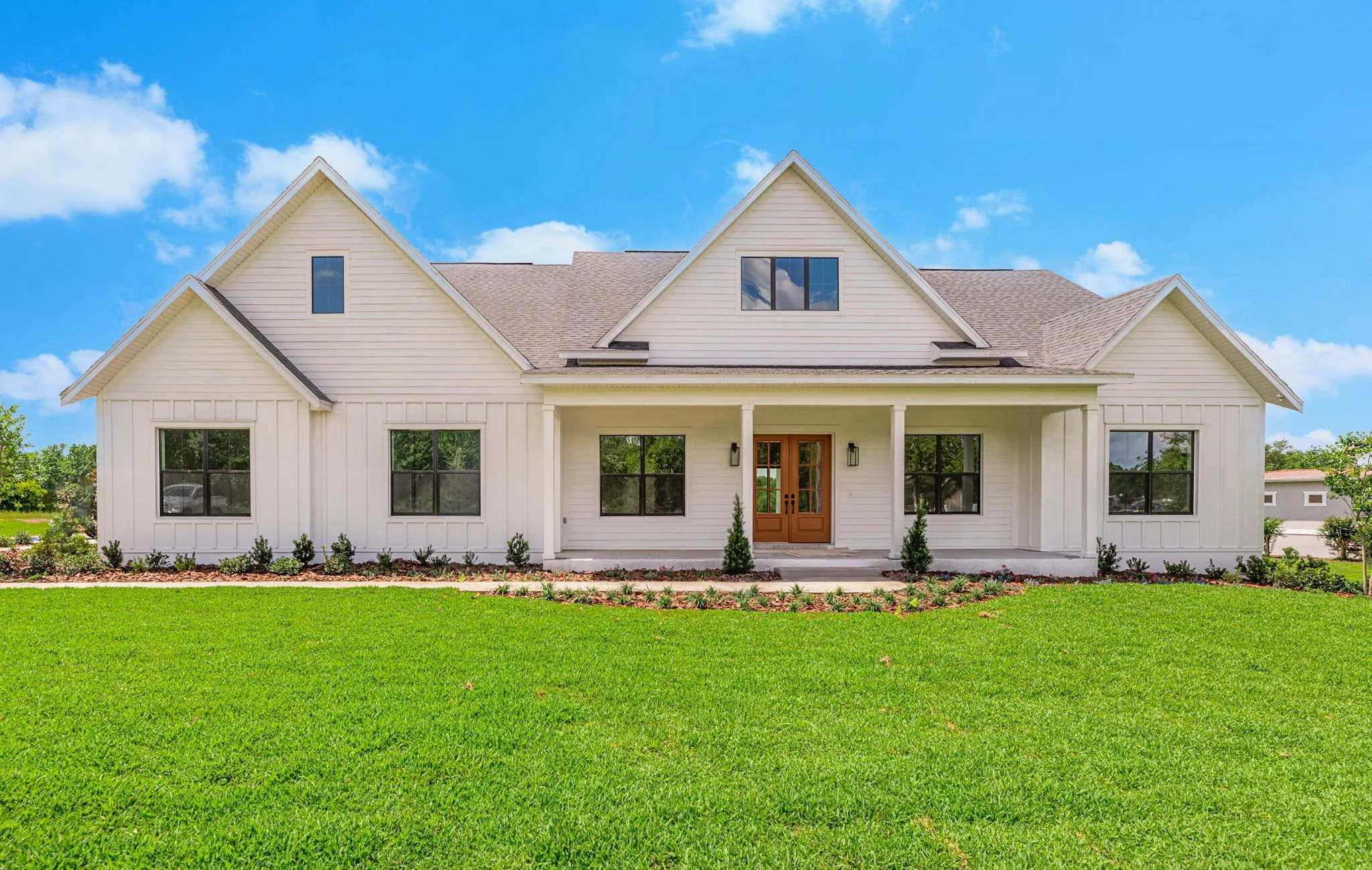 Well-maintained exterior of suburban home in Riverview FL.jpg
