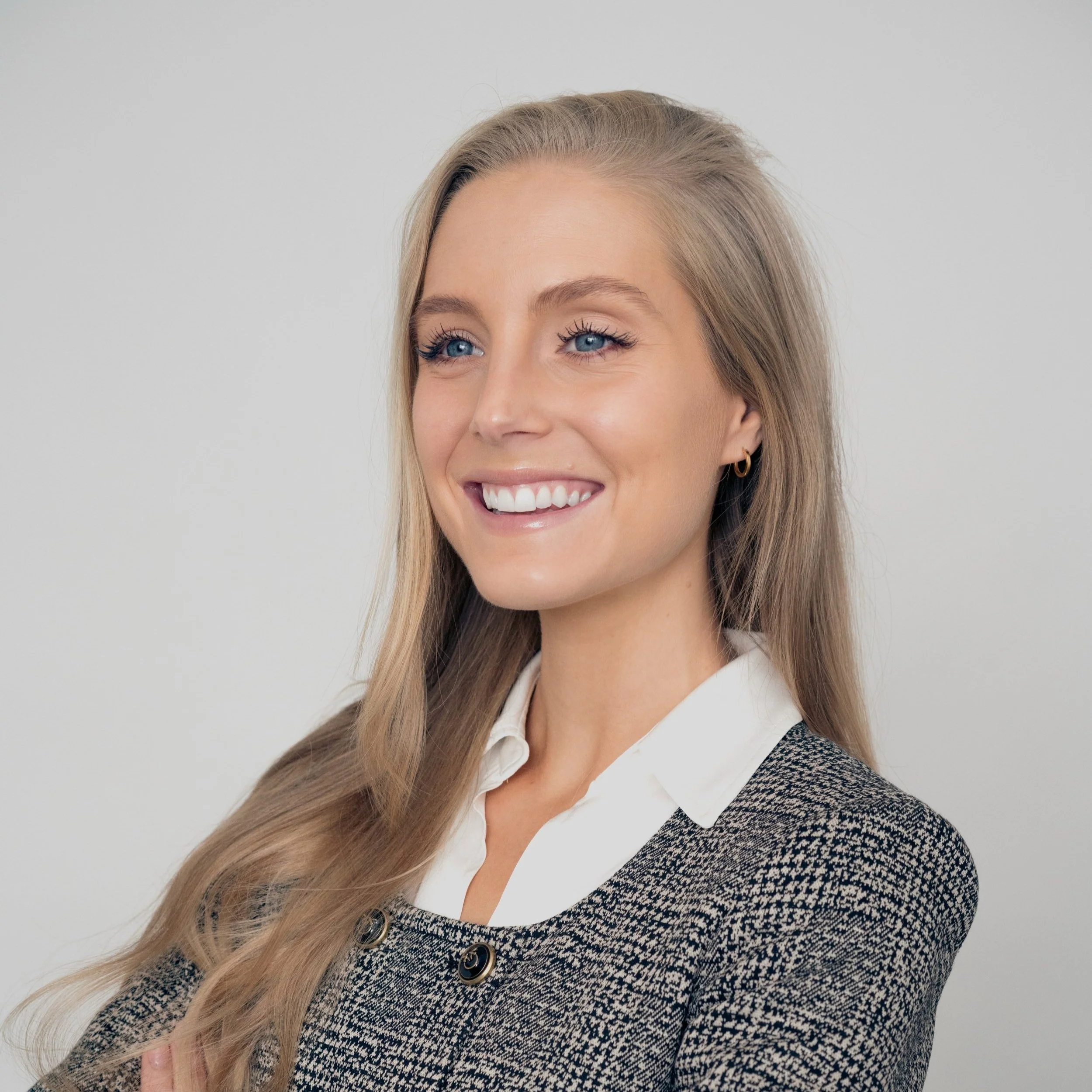 Isabella's Headshot.jpg