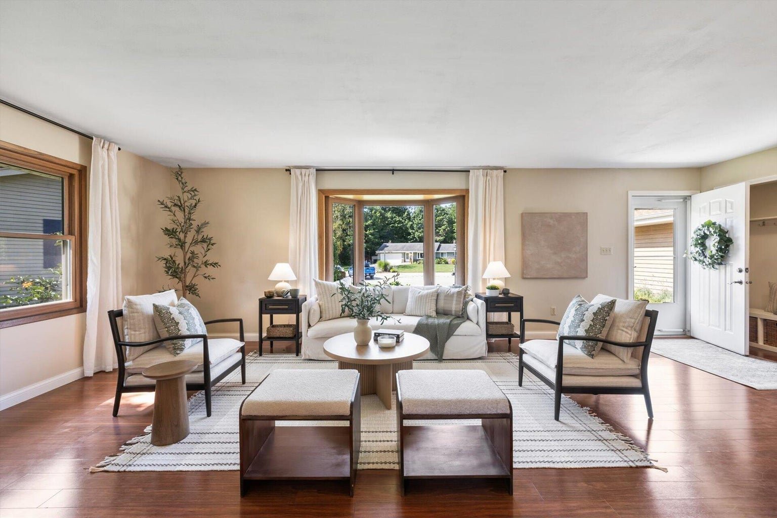 Vacant Stage: Hickorywood Court