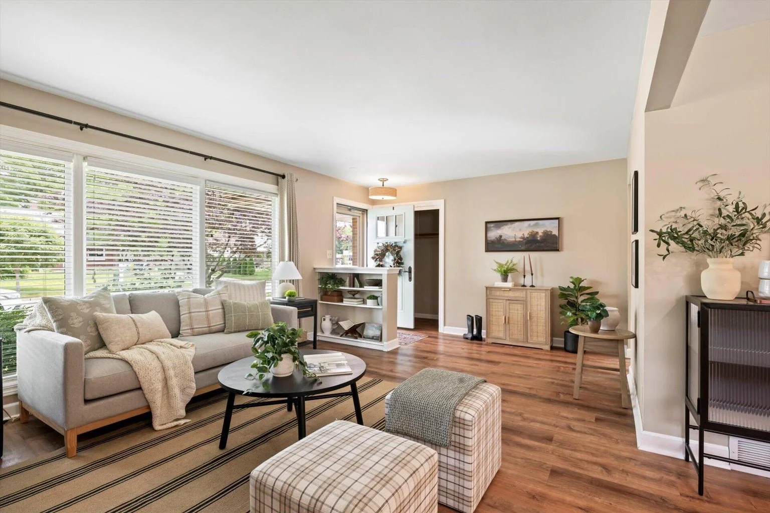 Vacant Stage: S 83rd Place