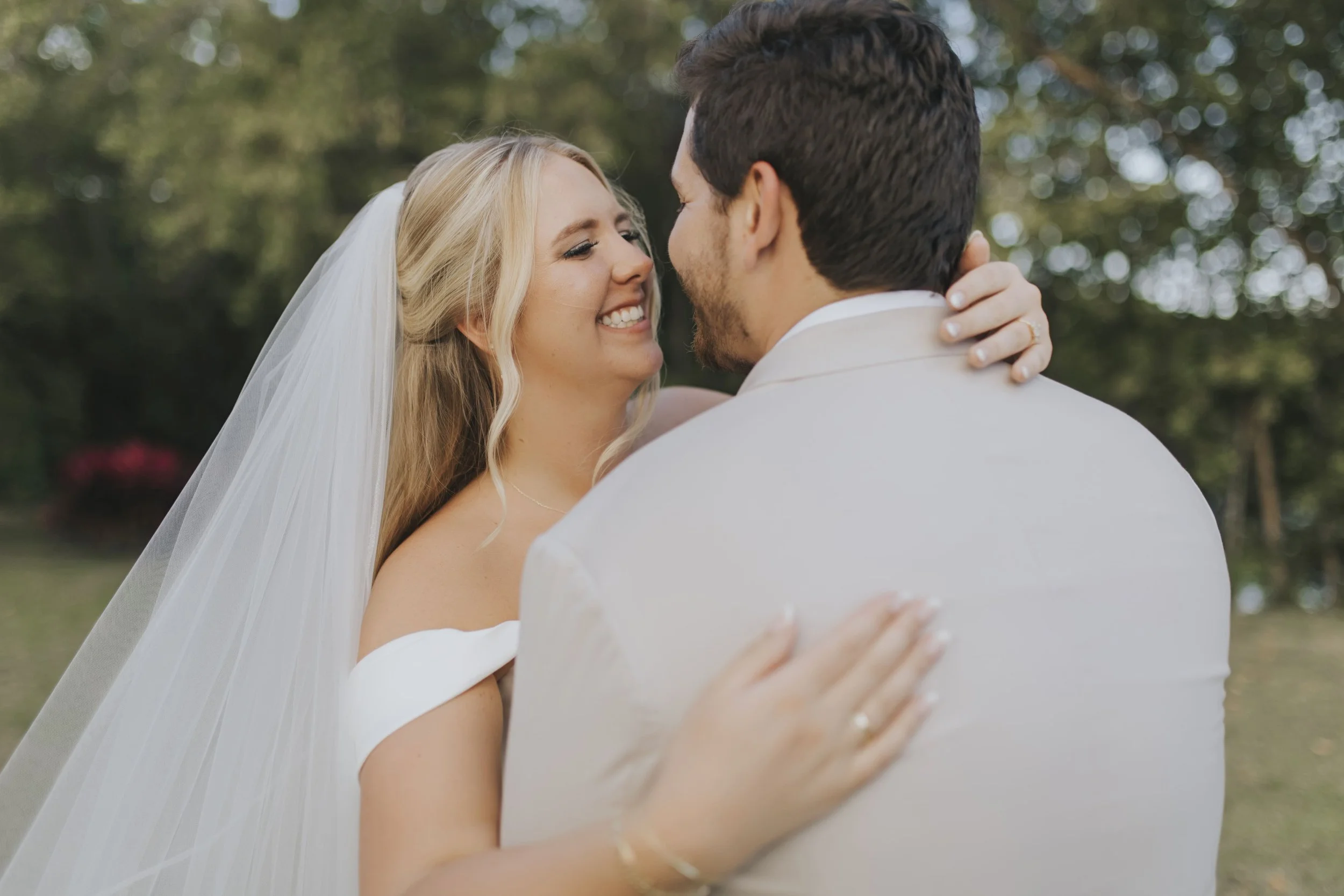 What to Expect When You Book a Destination Wedding Photographer