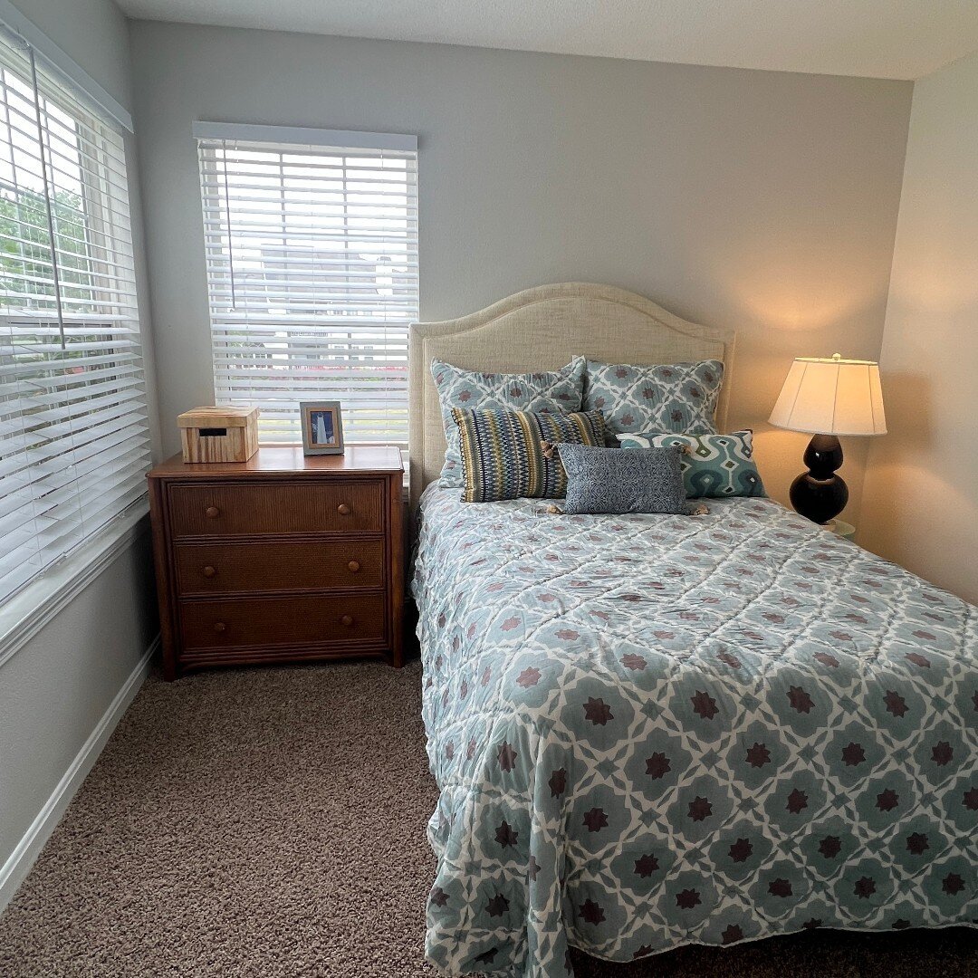 Availability Alert! 

This beautiful 940 sq ft, 2-bed, 1-bath apartment features a spacious living area that leads to a deck. Abundant storage throughout the apartment, walk-in closet adjoining the master bedroom, and more! The kitchen leads into a s