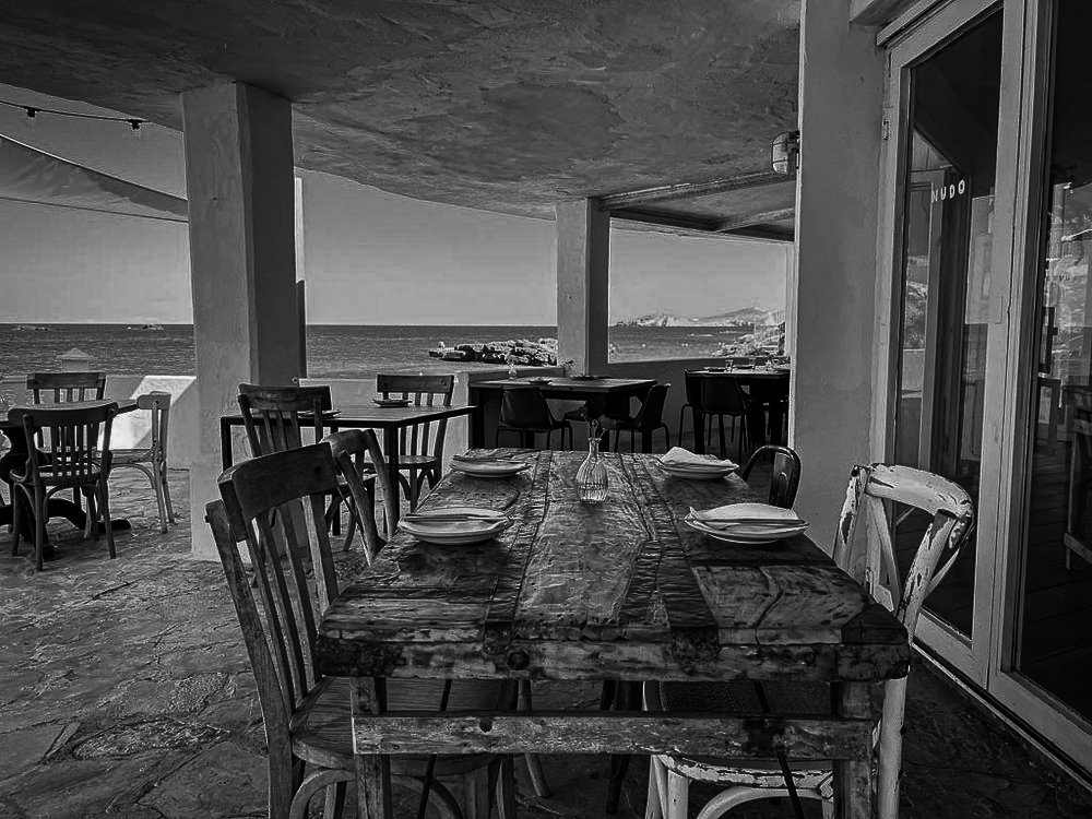 NUDO beach restaurant in Es Figueral, Ibiza, embodies laid-back elegance with simple rustic touches and a refreshing sea breeze.