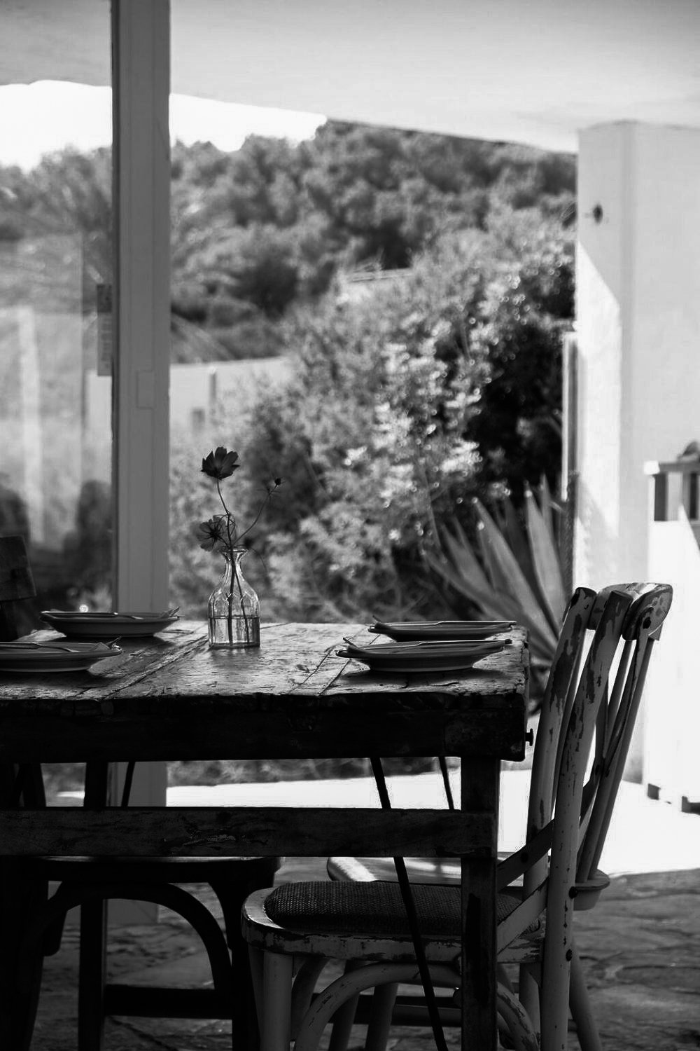 NUDO beach restaurant in Es Figueral, Ibiza, embodies laid-back elegance with simple rustic touches and a refreshing sea breeze.