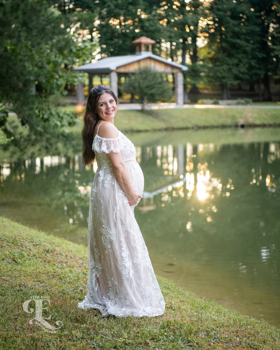 Continuing to work my way through this sweet maternity shoot!