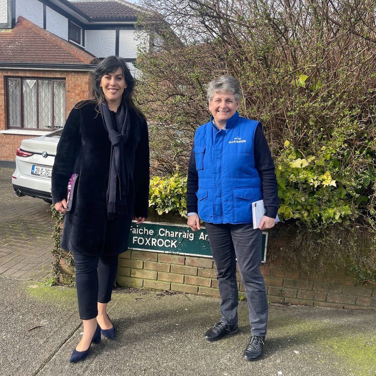 Sunny Monday out on the doors last week with Councillor Marie Baker! hoping for the same again tomorrow😁☀️

 #politics #blackrock #d&uacute;nlaoghaire #FineGael #finegael #le24