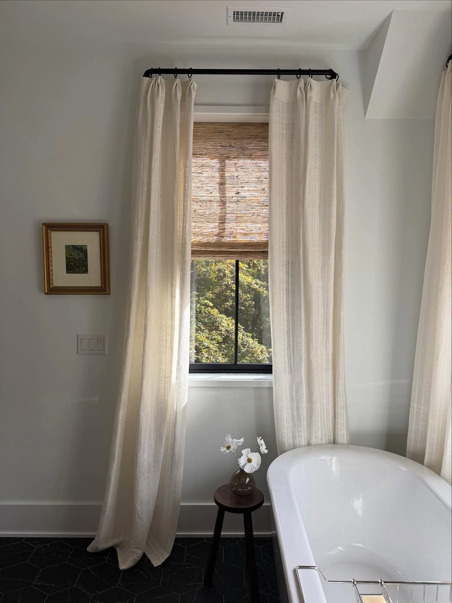 What we&rsquo;ve been up to lately &hearts;️

1. Gorgeous primary bath moment with our fav @schumacher Mona sheer and vintage art pop
2. Vintage art catching the perfect light against a forest green wall in an entry powder room 
3. Playing with some 