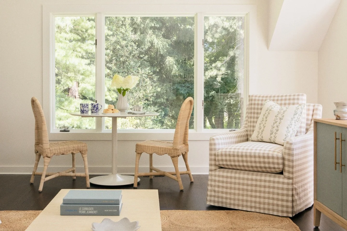 Morning light in the guest cottage ☀️
Coffee by the window, soft linens, and the quietest corner of the house.