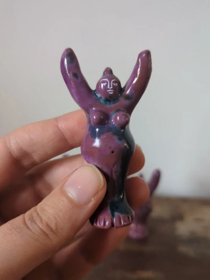 A tiny shop update! These two colours are now back in stock on my Etsy and on my website 💛

https://www.nicolahardingham.com/shop/strong-women