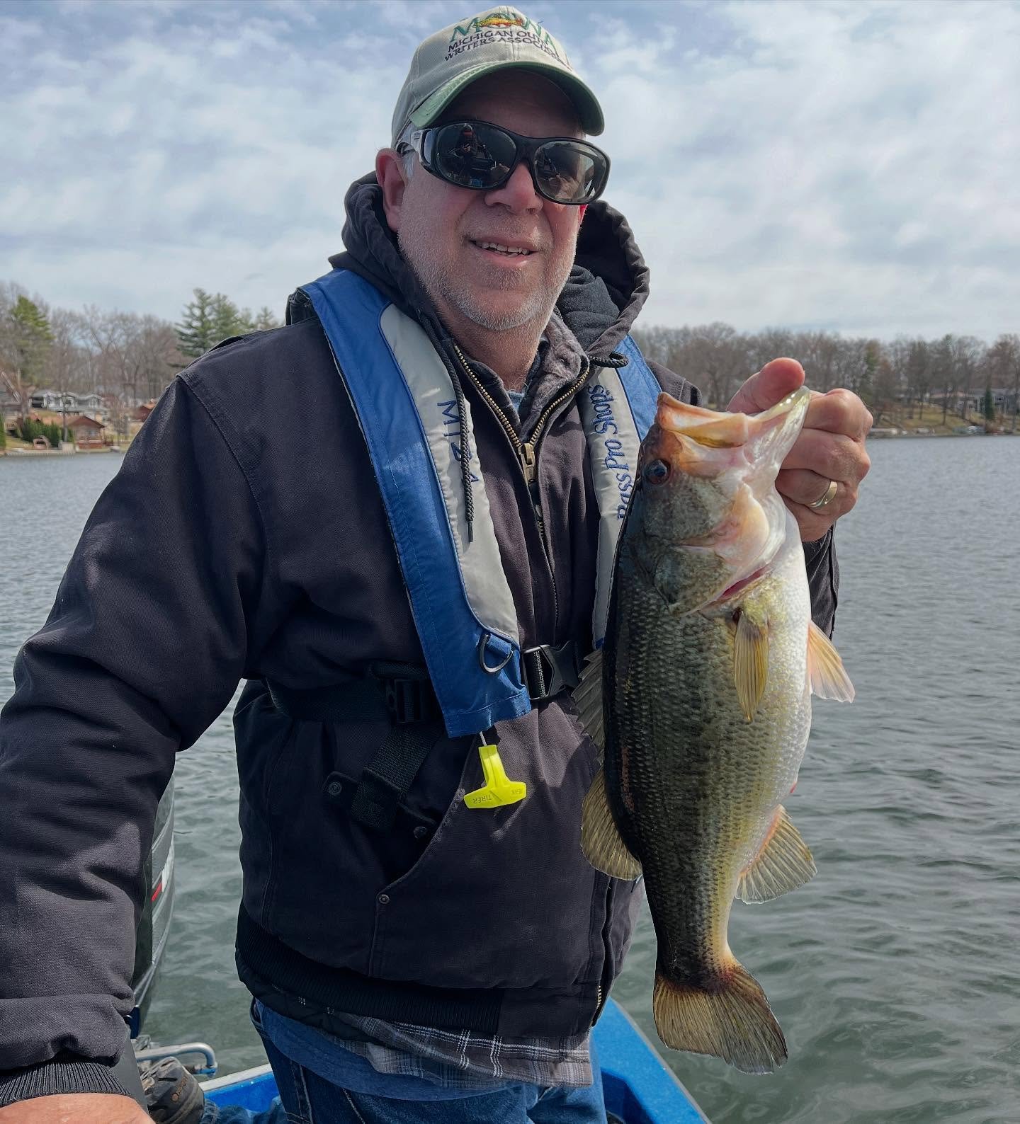 Get the oven mitts, because jerkbait Jeff @jeffnedwick is HOT 🔥 even when the water is cold! What an awesome time it was to learn and catch up from one of my friends and respected colleagues in the outdoor media industry. #ForesightFishing #PureMich
