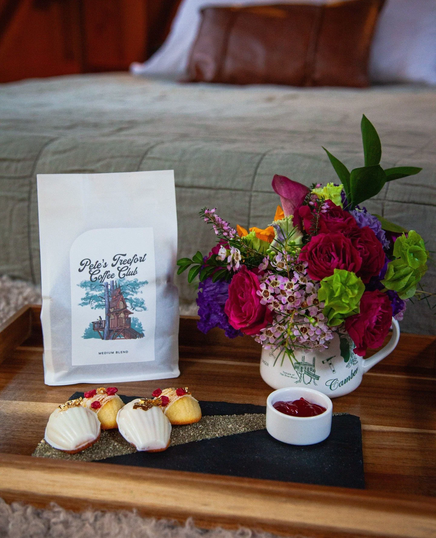 Mother's Day weekend is now open! 🌷🌲✨️⁠
⁠
Celebrate Mother&rsquo;s Day in the trees with our exclusive Mother's Day Package! This special package includes a hand-tied bouquet arranged in a locally made Treehouse Point x Aroma Coffee Co. mug to take