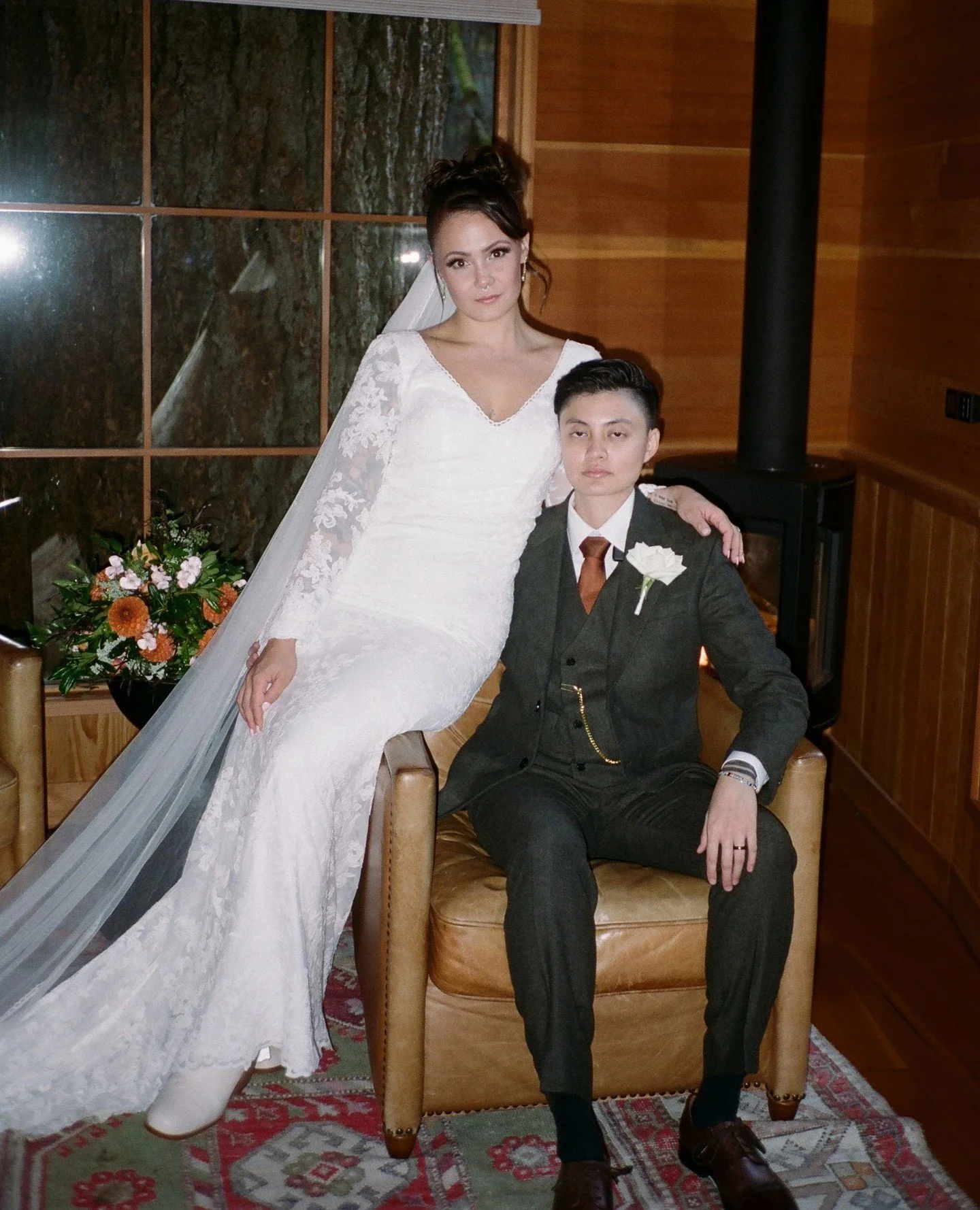 A treehouse wedding caught on film camera 🌲📸⁠
⁠
@taylorroachphoto⁠
⁠
Last chance to purchase tickets to our Wedding Venue Open House for the opportunity to see the grounds decked out for a wedding and get 15% off your Treehouse Point wedding if boo
