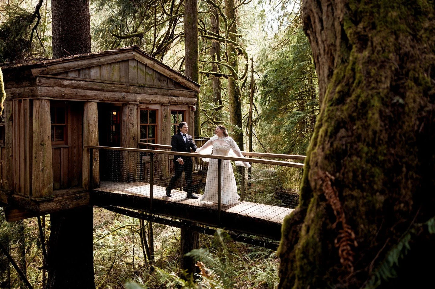 Enchanting moments from Sophie and Asher's wedding this past April! 🌲They had their first look right outside of Temple of the Blue Moon, then said "I do" among friends and family on the pond room deck. Truly, such a magical and loving cele