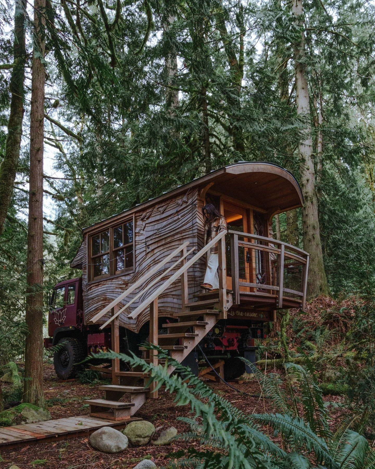 It's loveshack season 😍 ⁠
⁠
Welcome to Treehouse Point, where treehouses and unique stays are scattered throughout the forest. Secluded at the edge of the property is a one of a kind escape: the Lovebomb. Made from an army truck, upcycled into a cut