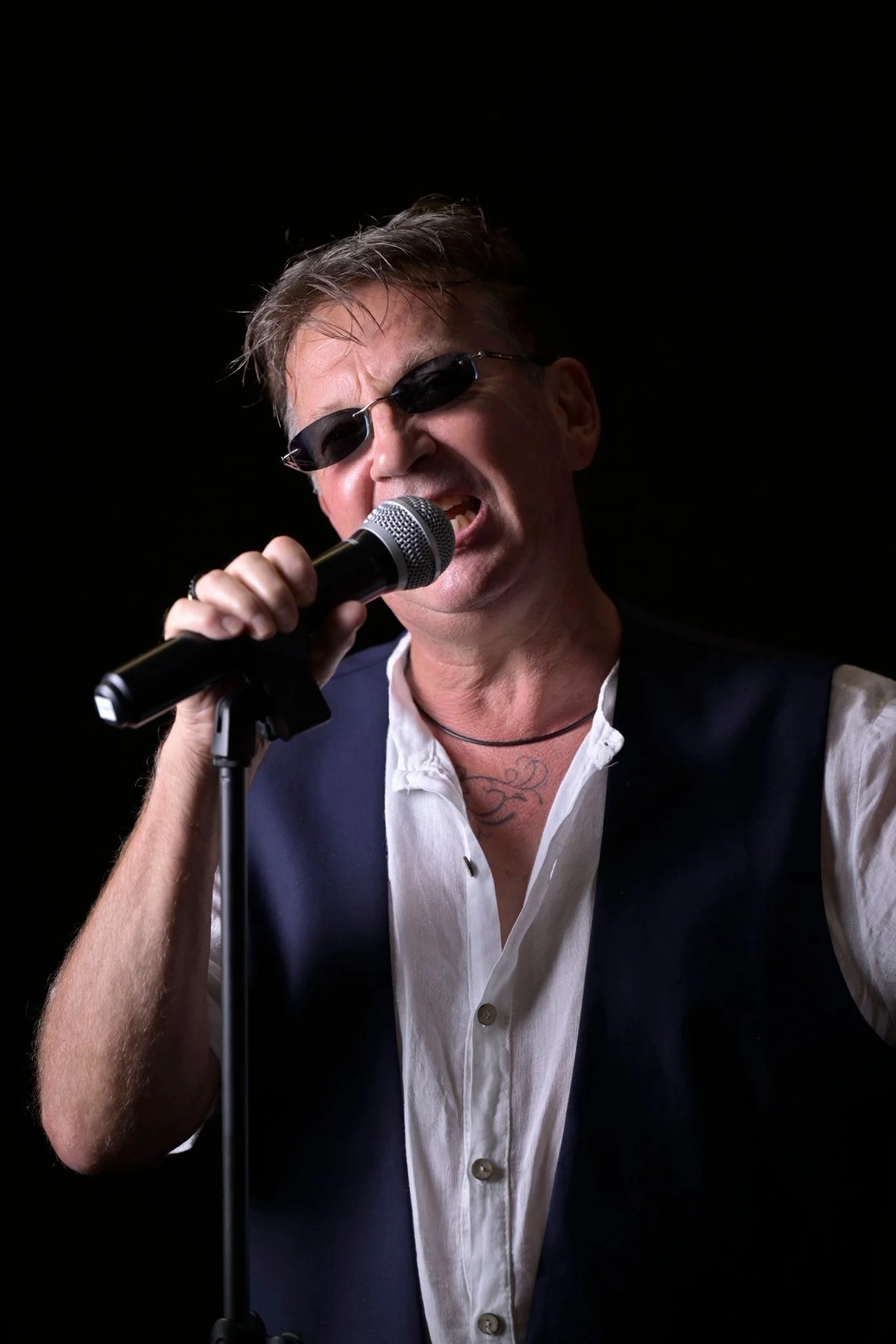 Wer Lust und Zeit hat, kann mich die kommenden zwei Tage gerne mal in den legendären Powerplay Studios am Greifensee besuchen.
Greg
www.greg-musik.ch
https://powerplaystudios.ch/
#MundartRock, #SchweizerMusik, #RockPopCH, #Musik, #Rock, #Pop