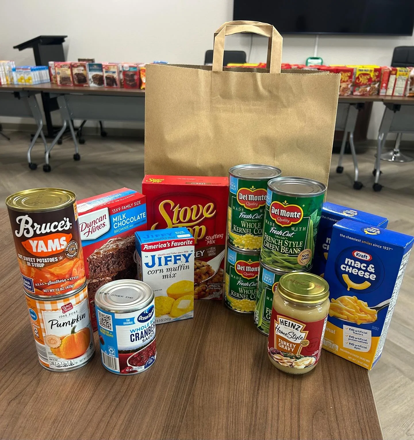 Gotta take a minute to shout out @gounitedtaxi 👏 👏 

They helped provide the food AND delivered bags to 35 families across Pinellas, Pasco, Hillsborough and Polk - serving a total of 246 people this Thanksgiving week. 

This made it possible for fa