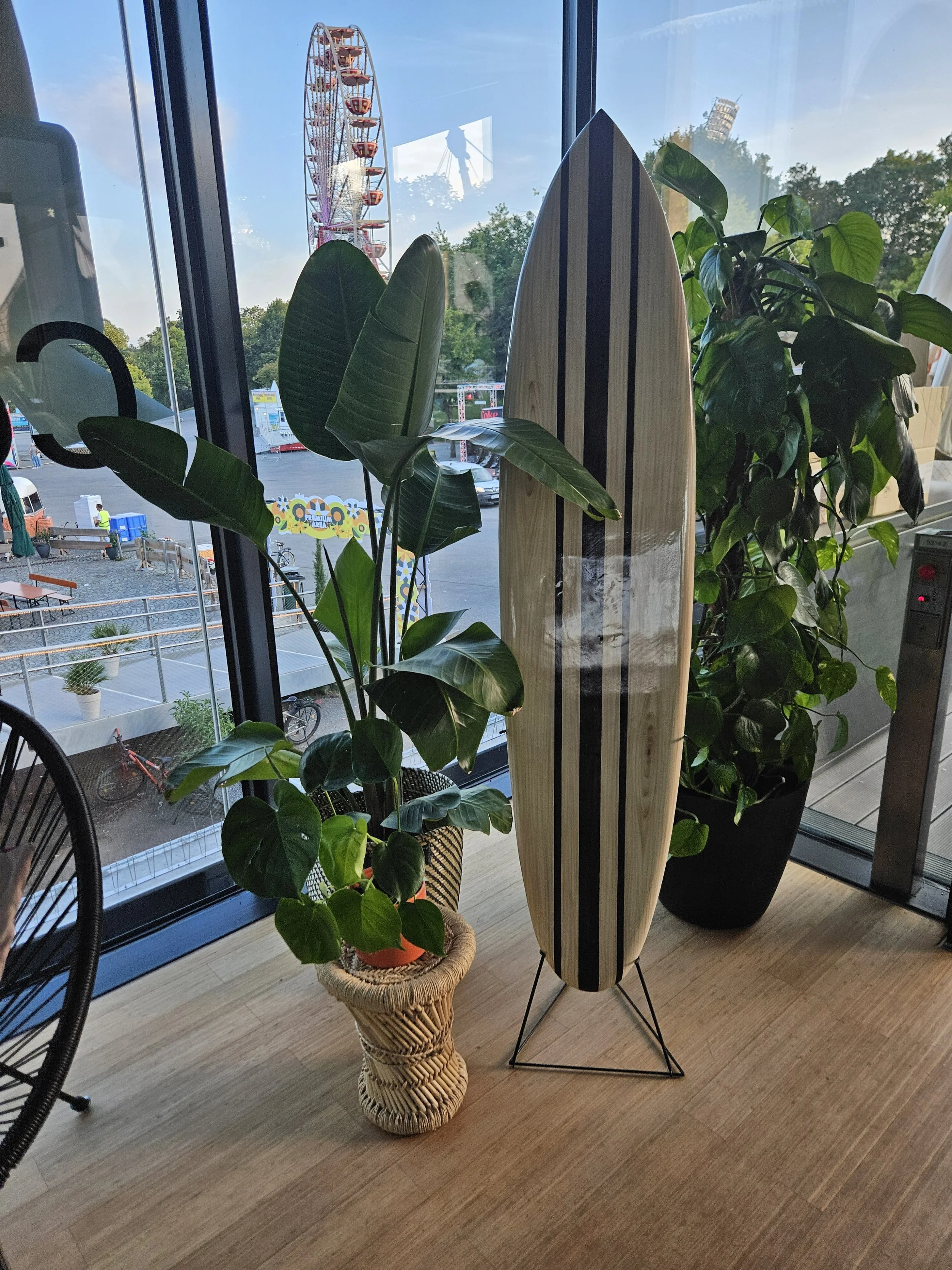 Surfboard als Event Deko mieten – ideal für Sommerfeste, Firmenevents und private Feiern, Beach- und Boho-Eventausstattung, stilvolle Dekoration für besondere Eventkonzepte und moderne Atmosphäre