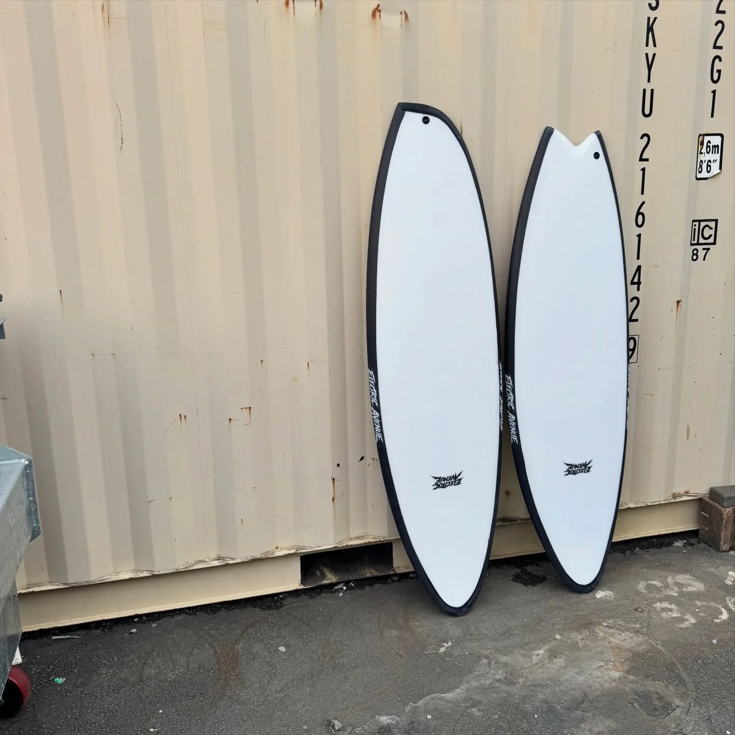 5'10 &amp; 5'7 EPS/Carbon rail asymmetricals...

Been done before nothing new just always fun to experiment with some carbon laying around the factory and different foam and glassing layups to compare with standard PU foam and tested shapes

If weird