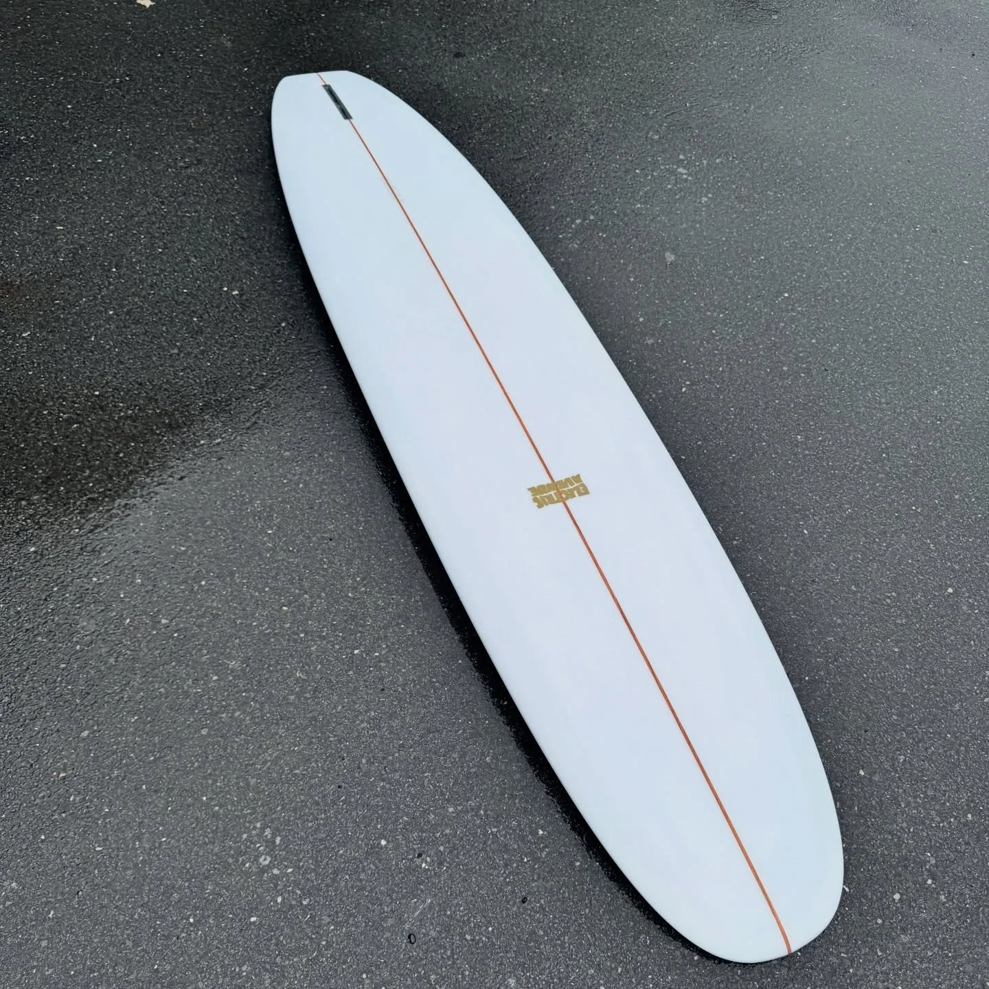 ~ 9'2 x 22 1/2 x 2 7/8 ~

Nice crispy clean 1/4" cedar Stringer Nose Rider for @tomholmess_