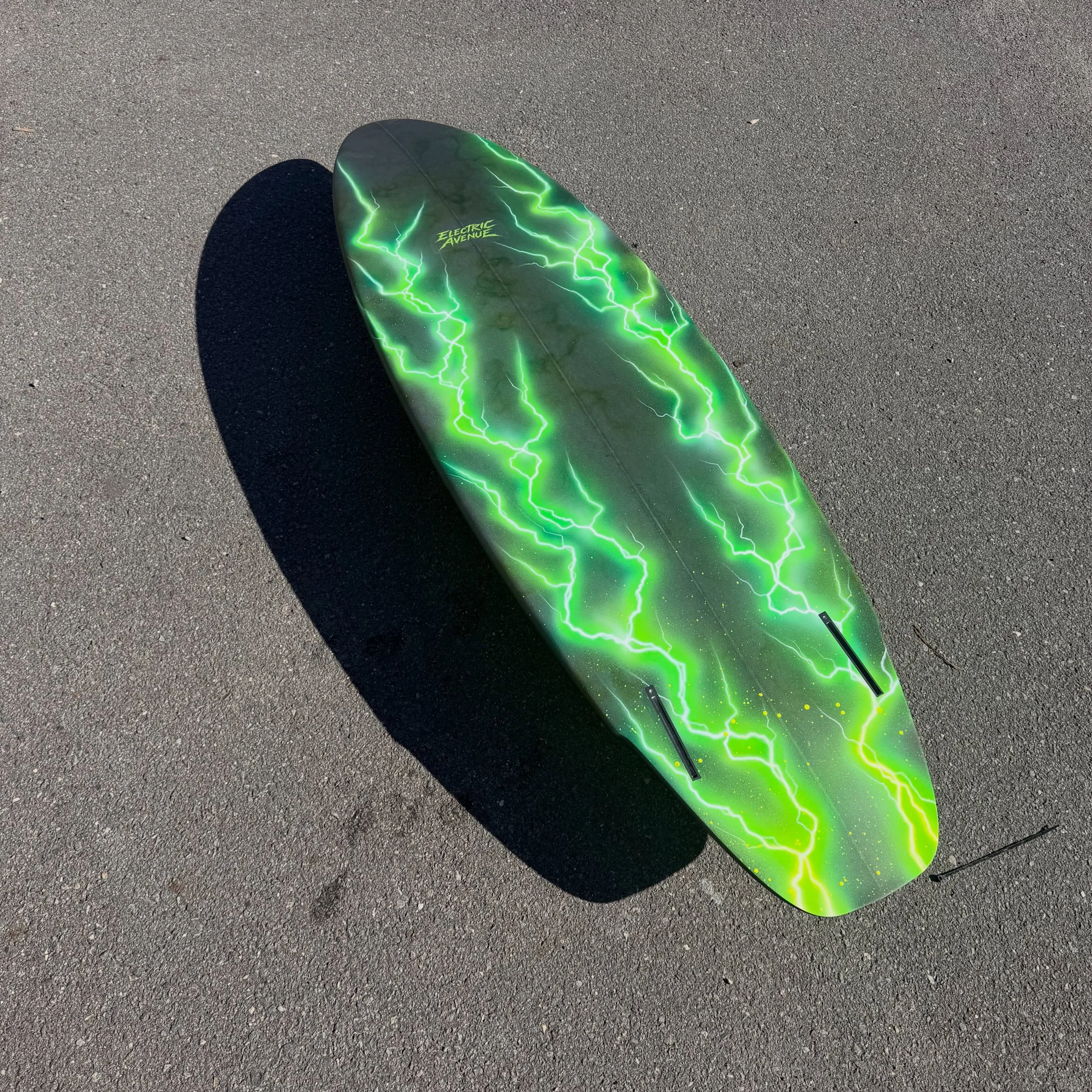 ~ 5'8 x 19 1/4 x 2 7/16 ~

New small wave prototype twinny we have been working on recently, single to double concave and some flyers between the fins with a wide squash tail