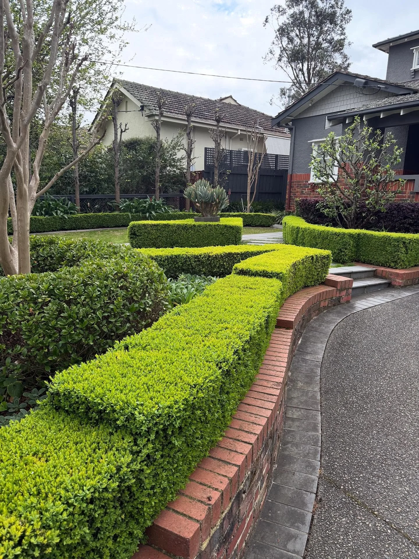 🌿✨ From Structure to Serenity: Gardens That Grow With You ✨🌿

Every garden tells a story &mdash; whether it&rsquo;s crisp lines and bold hedging, a quiet shaded nook, or a lush space that frames family time by the pool.

Swipe through to see some o