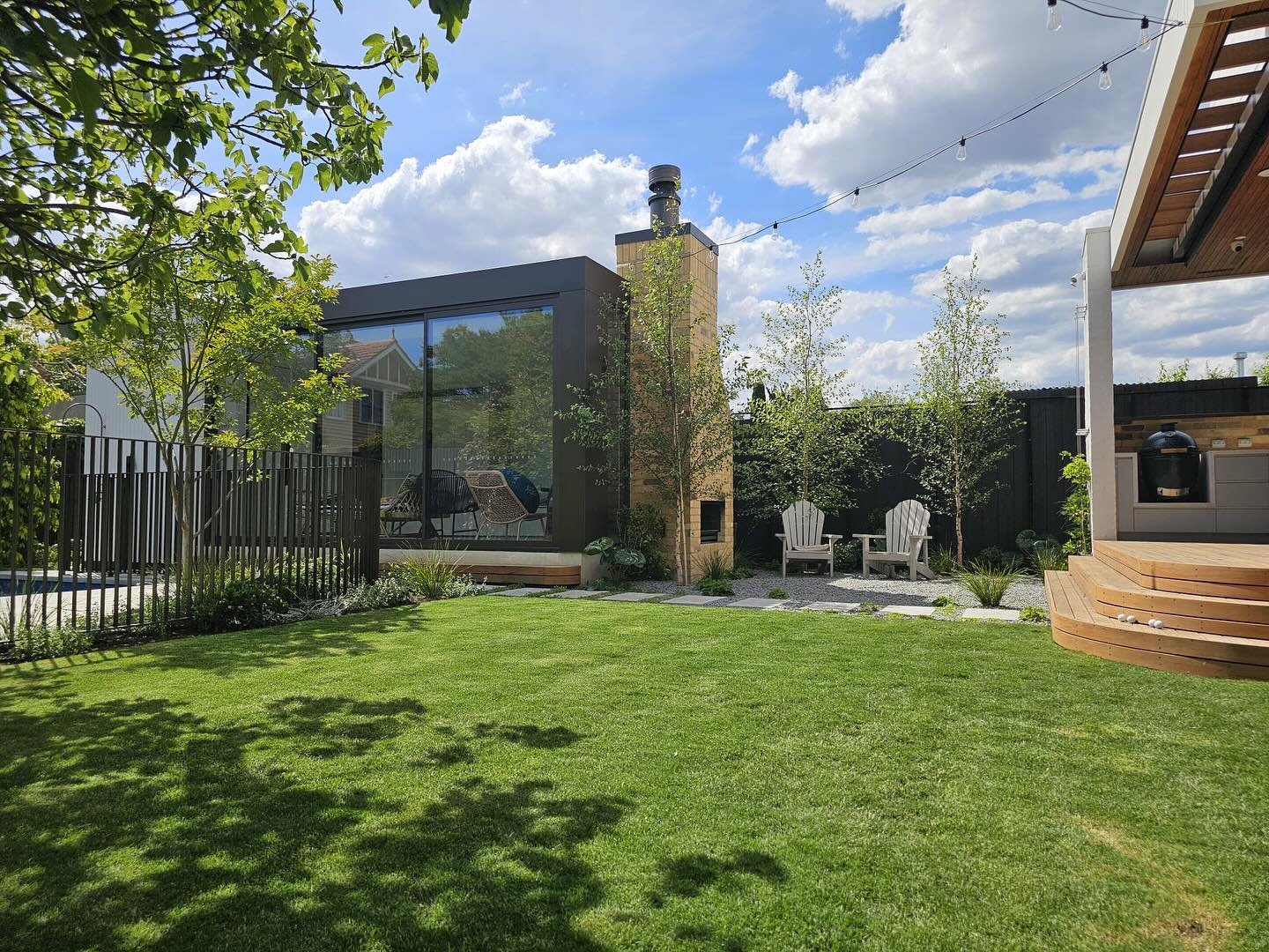 Afternoons made for slowing down &mdash; a swing in the shade, the sound of the pool, and that feeling of everything just&hellip; working in harmony. ✨
Beautiful gardens don&rsquo;t just happen &mdash; they&rsquo;re cared for, season after season.

D