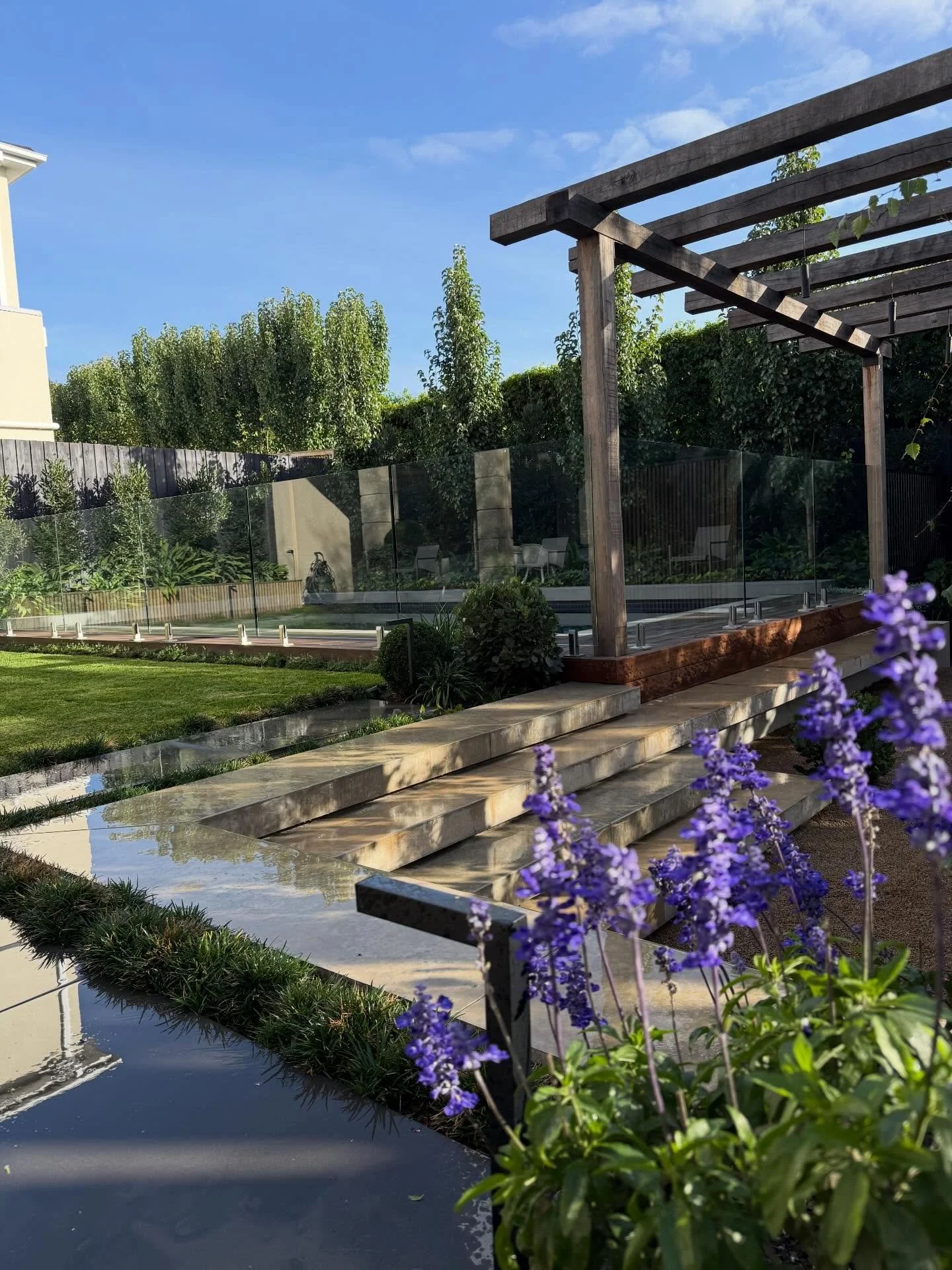 It&rsquo;s not just the garden, it&rsquo;s what happens in it. 🌿

Horticultural development: @abcamhorticulture 
Design: @cos.design 
Construction: @exquisitepoolsandgardens