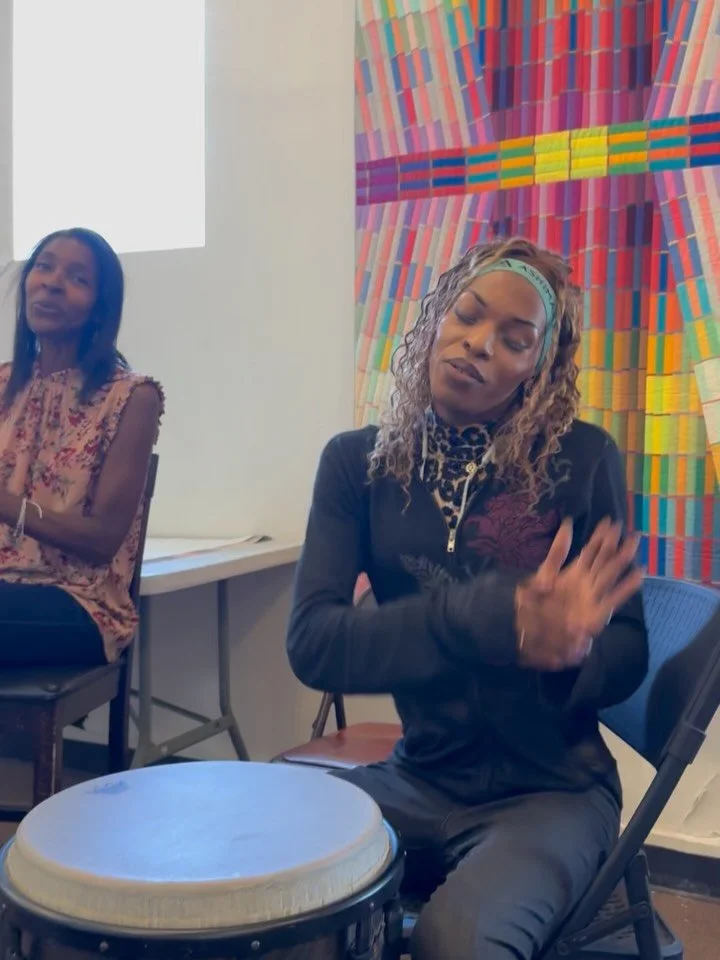 Shout-out to @cortneymatz for sharing your music and beautiful spirit with us as we learned songwriting and had an impromptu singalong sesh! The joy in the room was palpable. From Disney classics, to original songs, to Bill Withers, to the Reading Ra