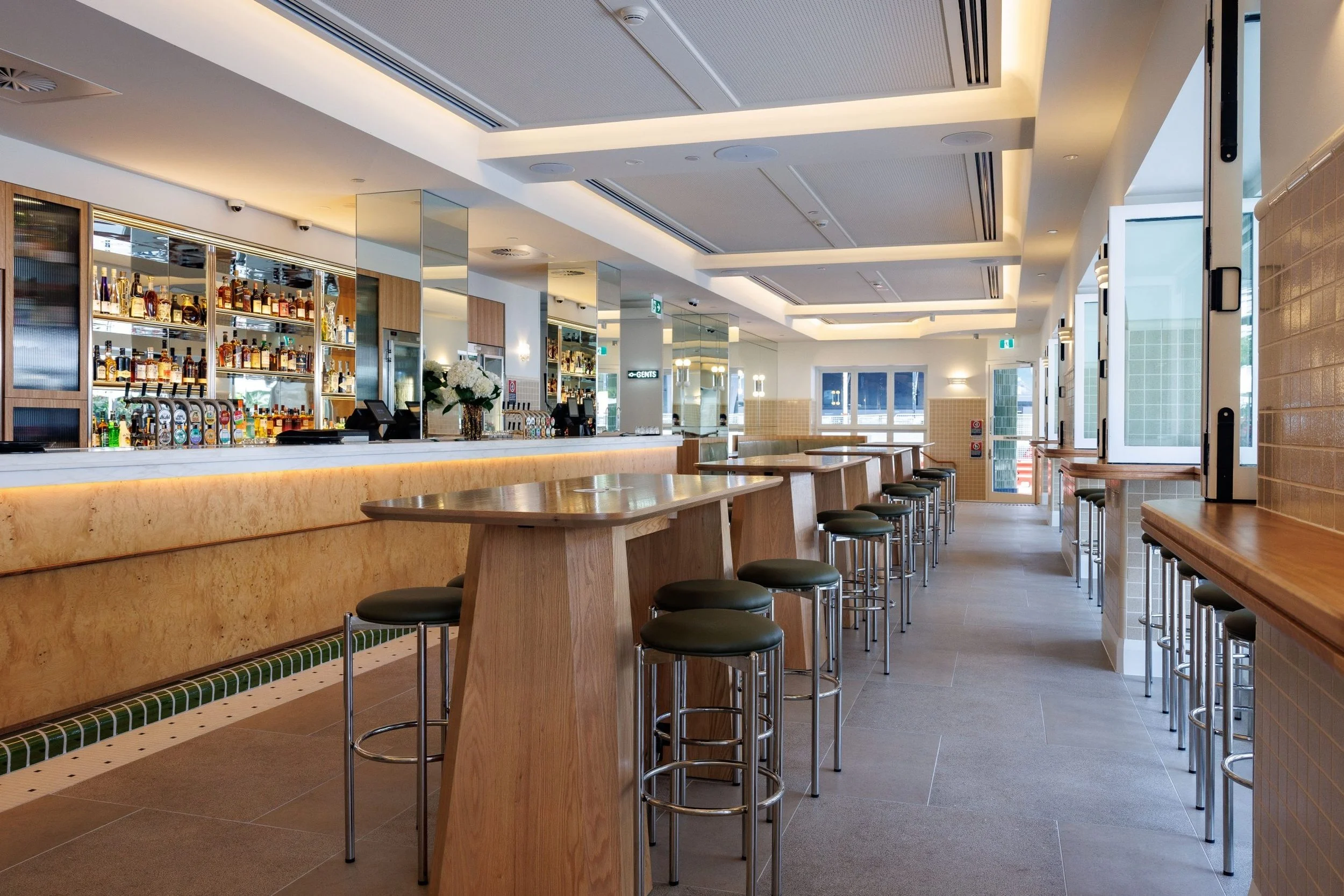   THE SHIP INN  
  1 Pitt St, Sydney NSW 2000  Historic pub serving classic pub food, cold drinks and good times in the heart of Circular Quay. 
 DISCOVER 
