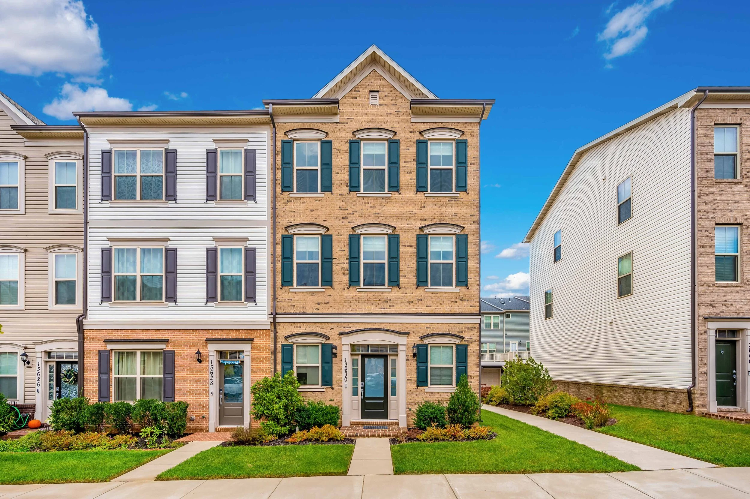 PDR_1080 pls remove light post in front of house.jpg