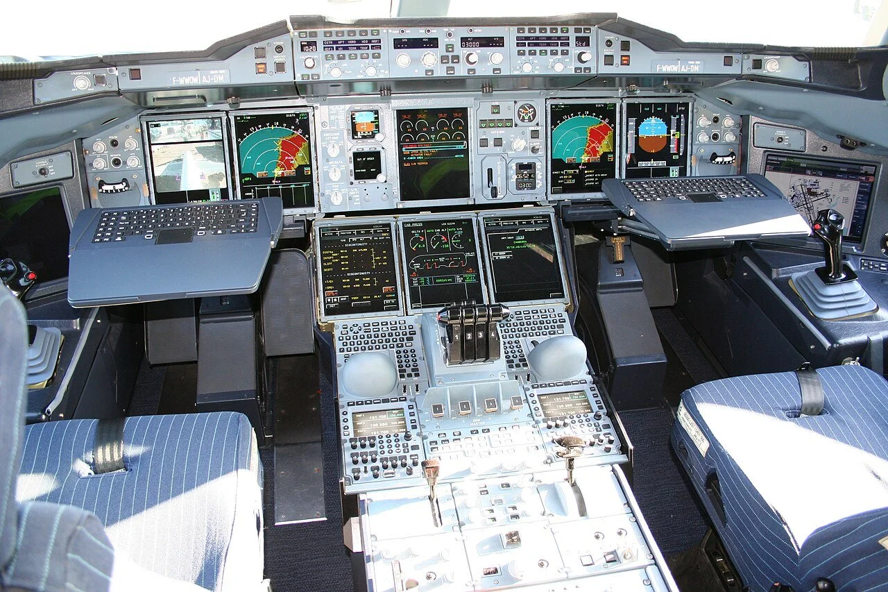 picture of an airplane cockpit