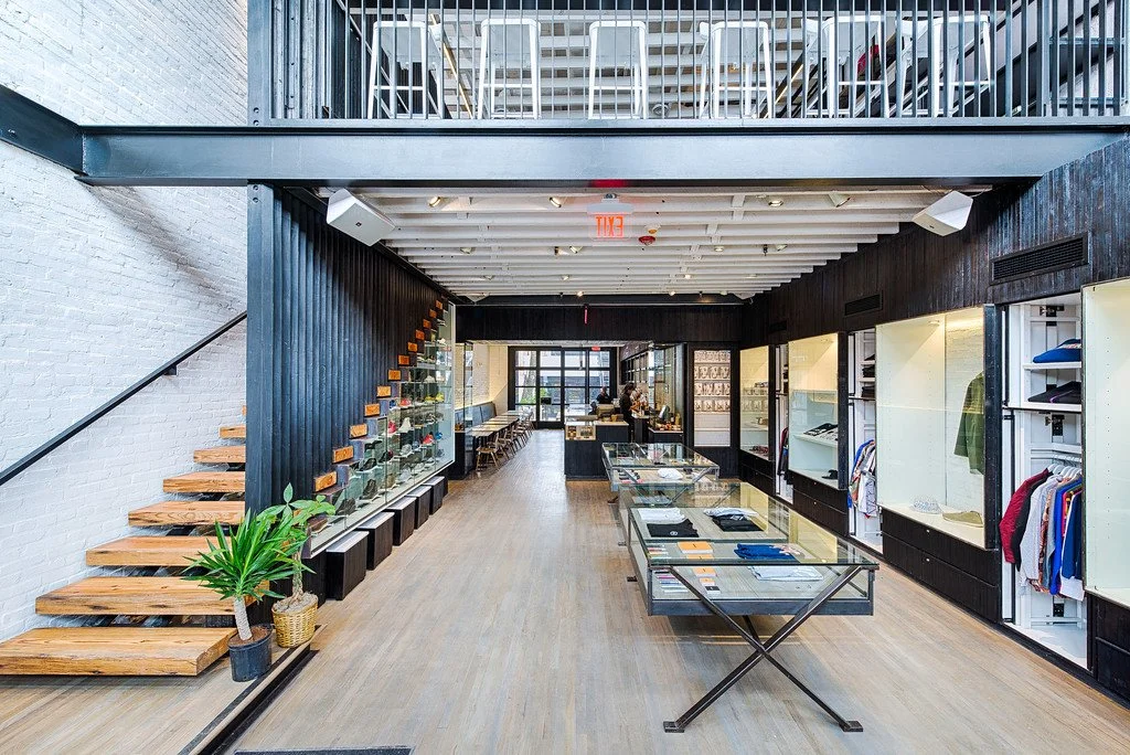 Maketto-retail-custom-island-display-shousugiban.jpg