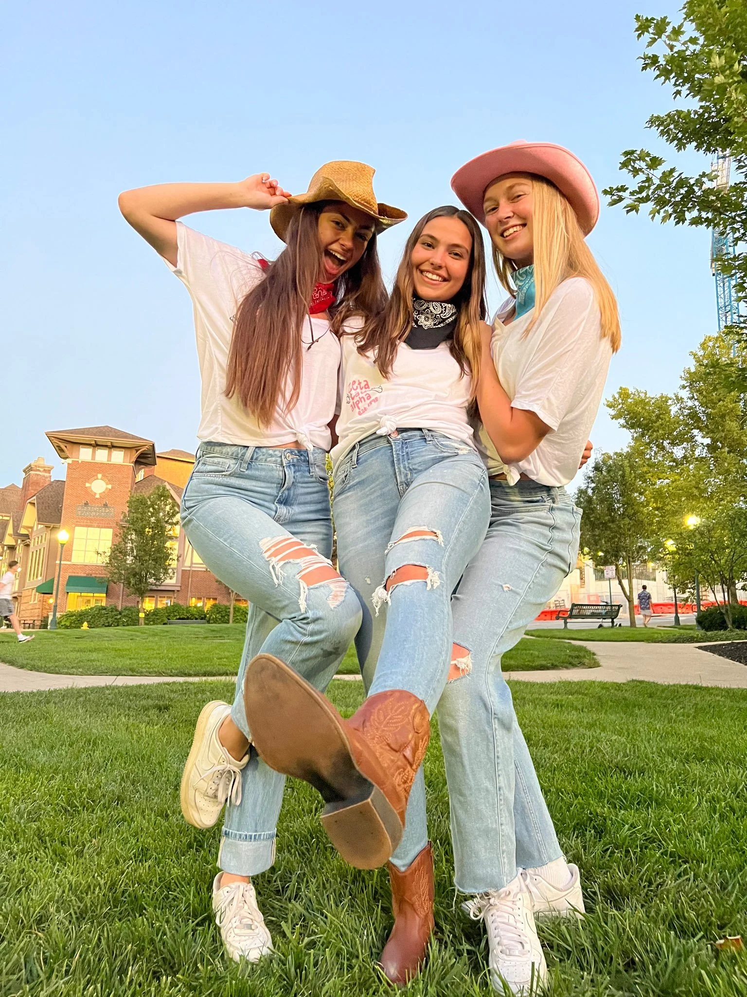 Alphaetabiglittle Halle Kufrin (Alpha Eta) (1).JPEG