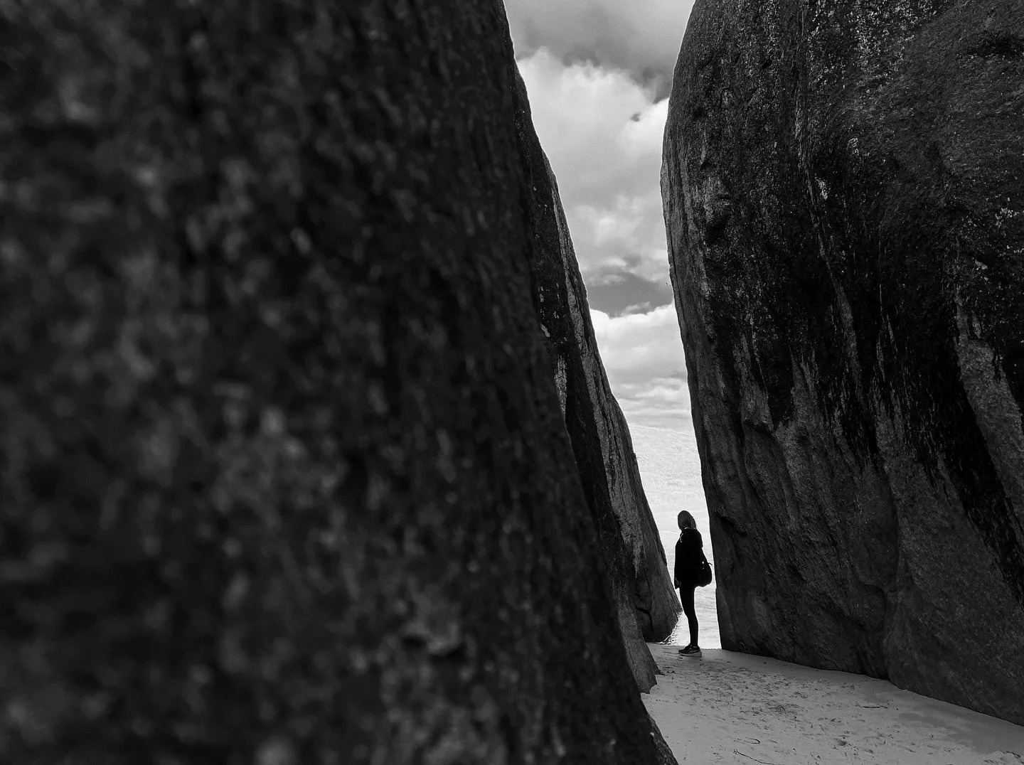🇪🇸: Conducir c*gado de miedo por la carretera invertida durante 6 horas en un jipito chueco prestado (te amo Jimny) para llegar hasta aquí al final de 30 días en Australia. Todo valió la pena 🙏🖤🦘🇦🇺 Elephant Rocks, William
