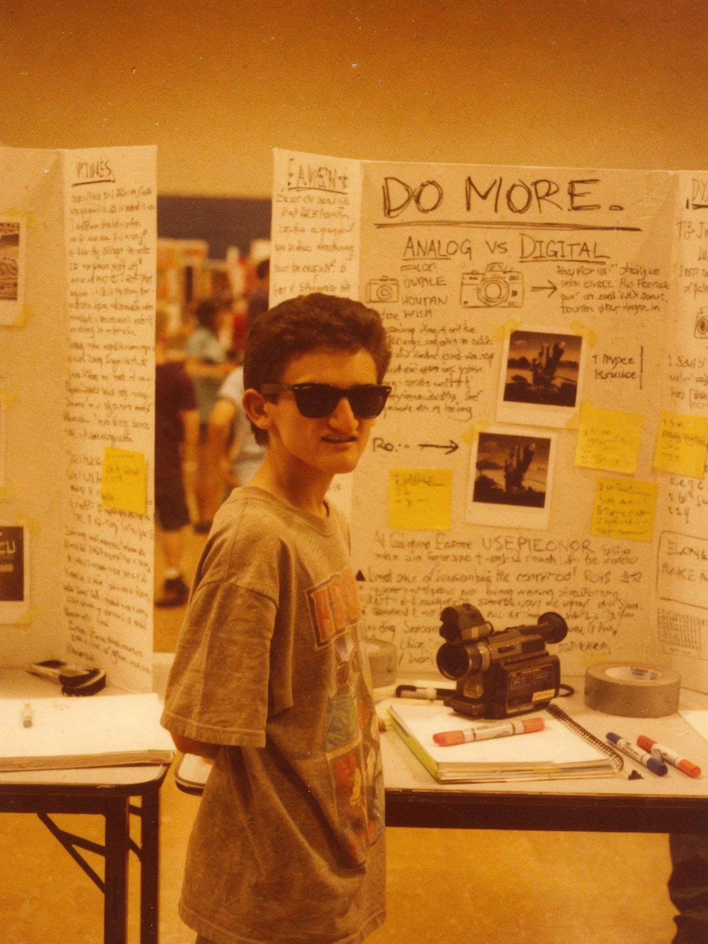 Imagine só poder viajar no tempo e ver como seria o @caseyneistat - a maior referência para nós, criativos - só que ainda criança na escola apresentando um trabalho na feira de Ciências 😎

Agora com o Uni-1 da