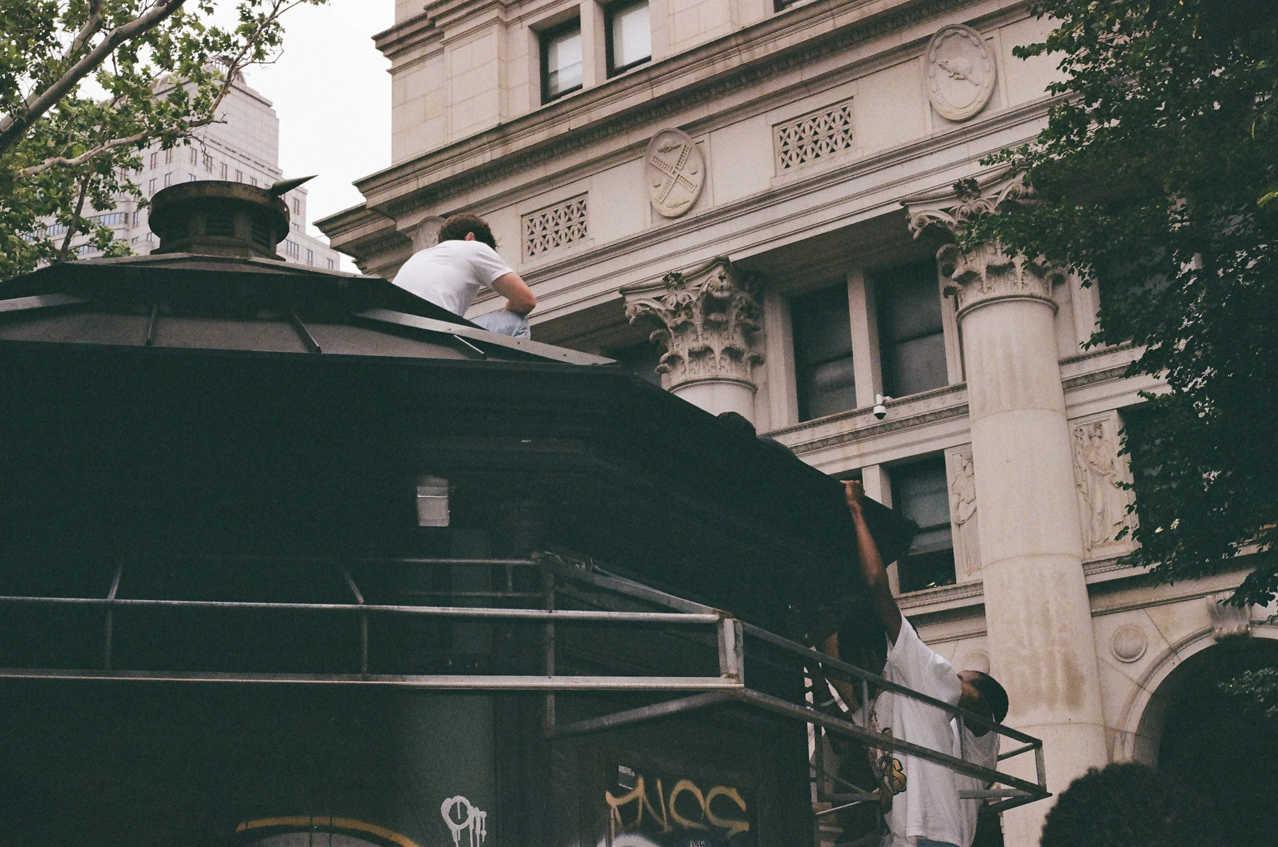 14390014-2.jpg