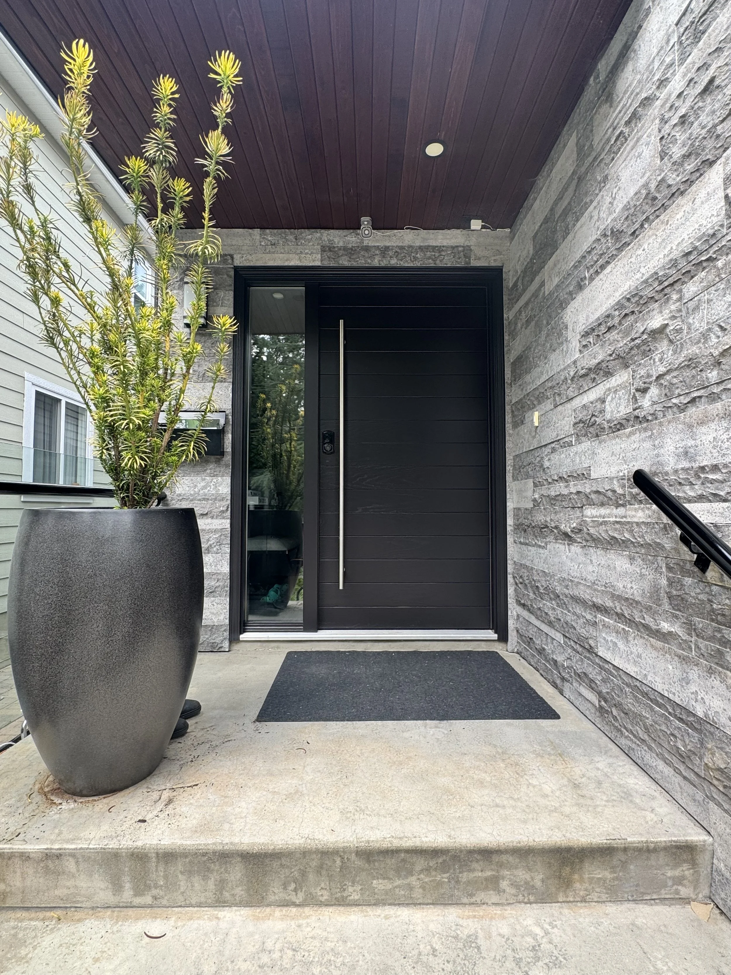 exterior door, fine-finish painting, high-end painting, North Vancouver painters 