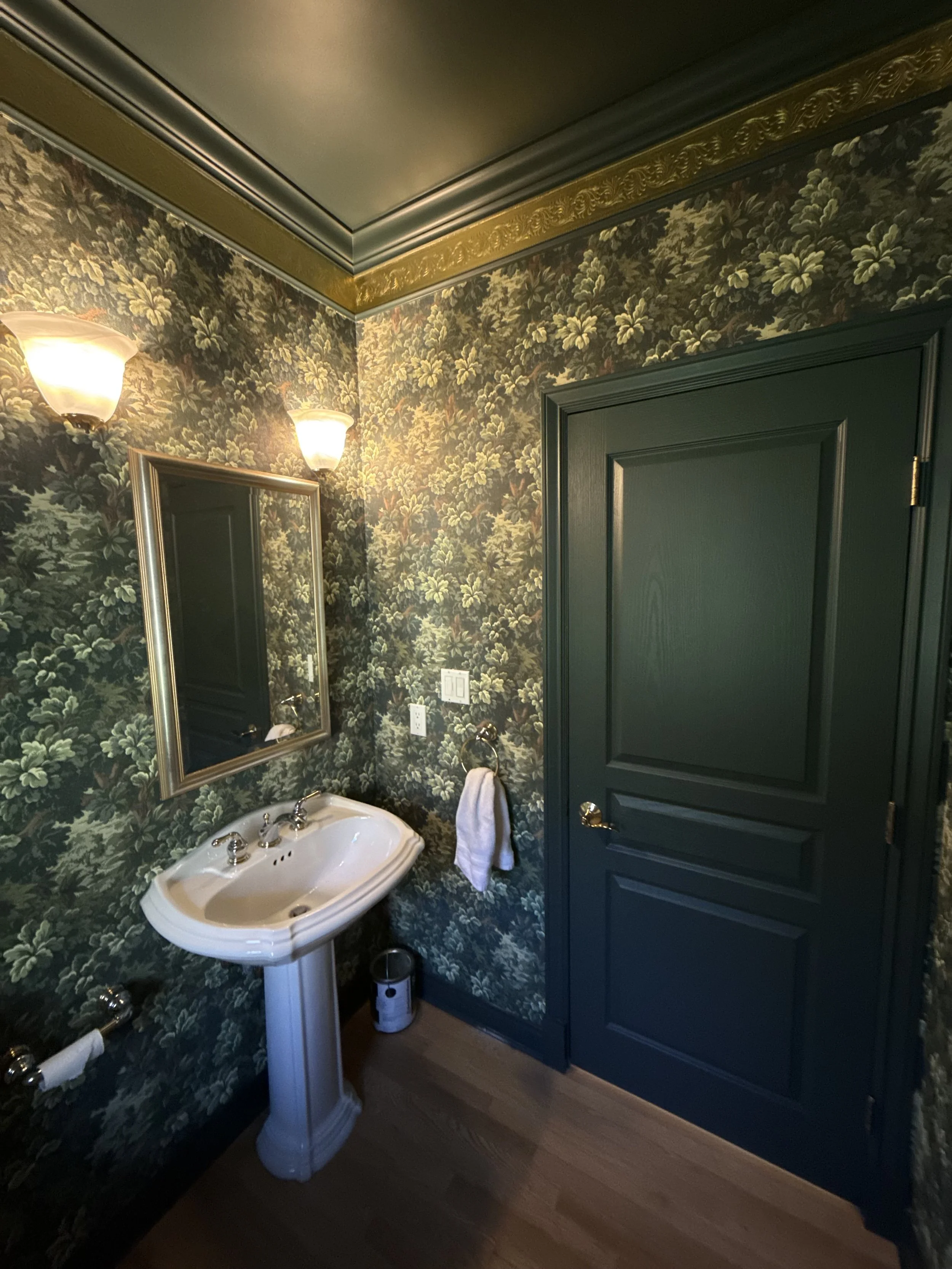 finished repaint of a bathroom, high end repaint, North Vancouver painting company