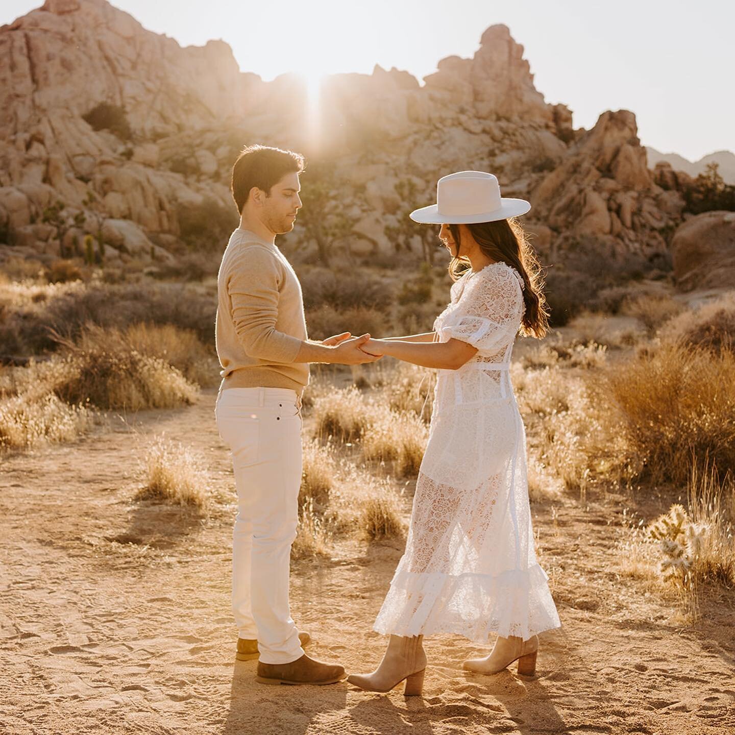 Obsessed with this gorgeous  engagement session with N + M in Joshua Tree. There&rsquo;s nothing quite like a desert sunset!