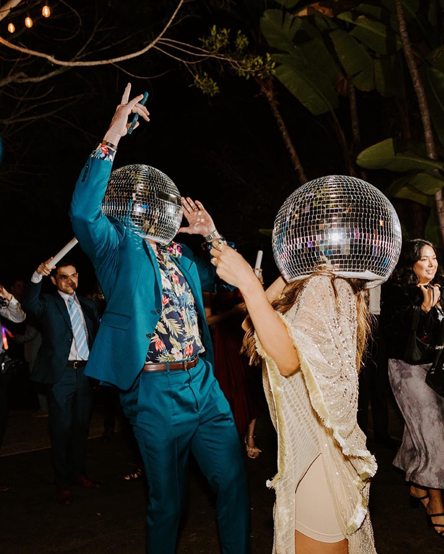 The vibes at Nicky + Cole&rsquo;s wedding were immaculate ✨
A tropical Miami vice disco theme?? Sign me up!

Photography @tidasvy 
Planning @steadfastevents 
Venue @botanicathevenue 
Floral @simplyadinafloral