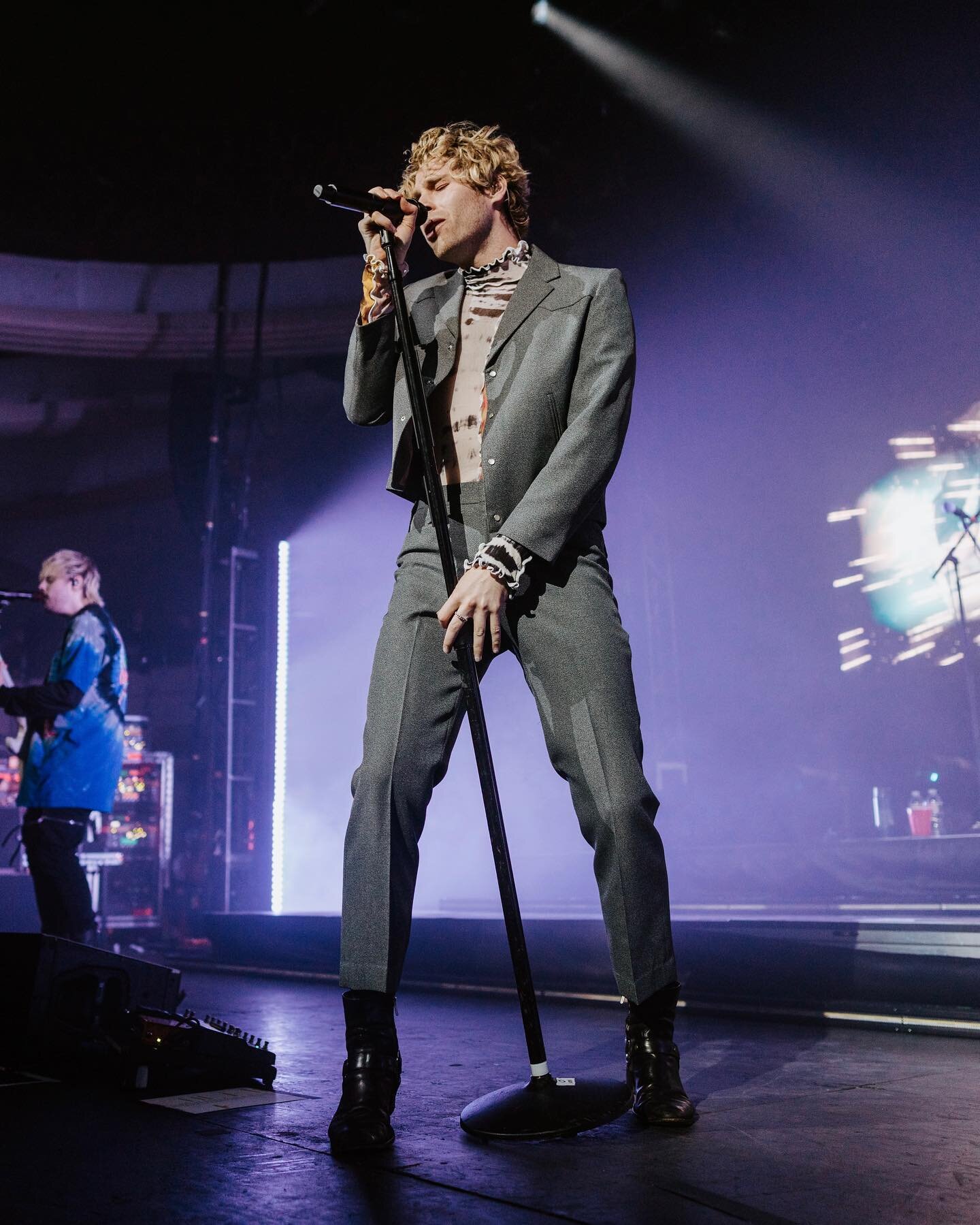 @5sos at the Hollywood Palladium 

I&rsquo;ve been meaning to share more of my non-wedding work here! It&rsquo;s been really fun going back to my roots and shooting live music again. Here&rsquo;s some snaps from the 5 Seconds of Summer show this past