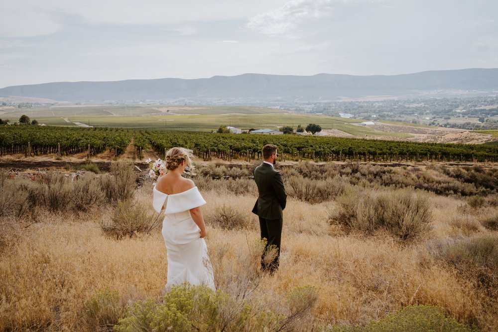 bride and groom first look | hightower cellars eastern washington winery wedding | photo by tida svy photography
