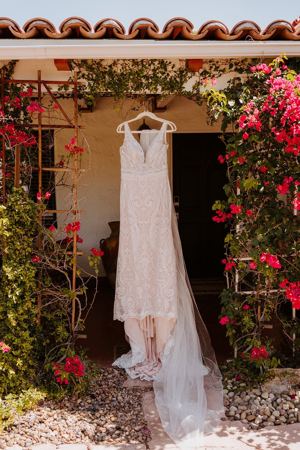 mo-alex-wedding-bride-getting-ready-tida-svy-photography-11.jpg