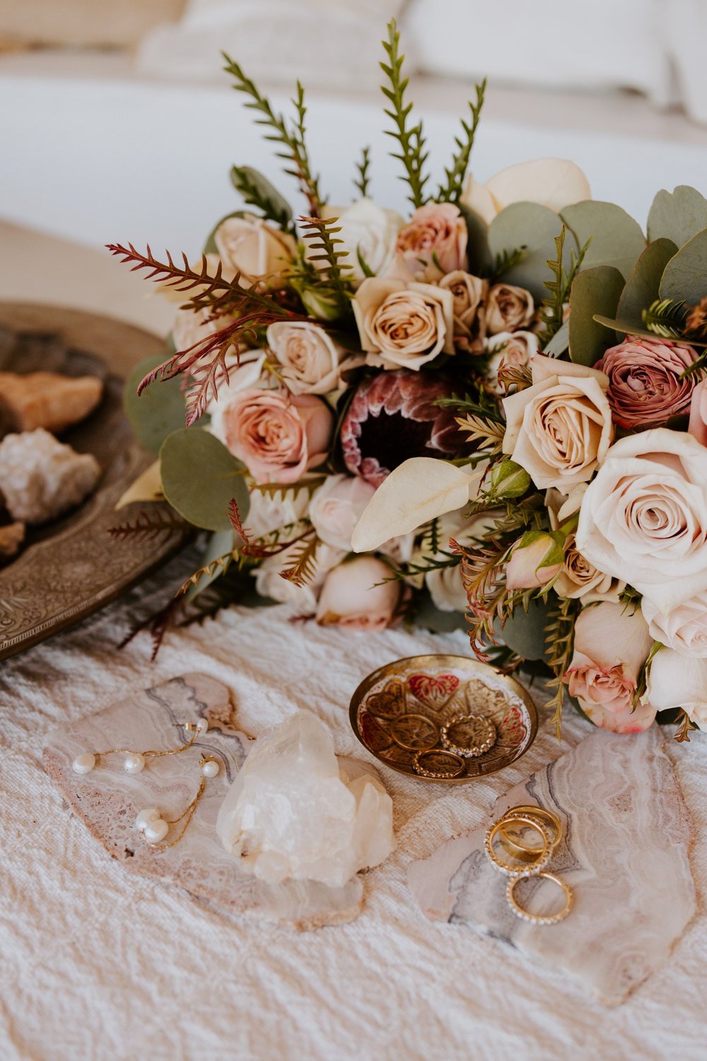 Desert wedding bouquet and bridal jewelry details, Photo by Tida Svy