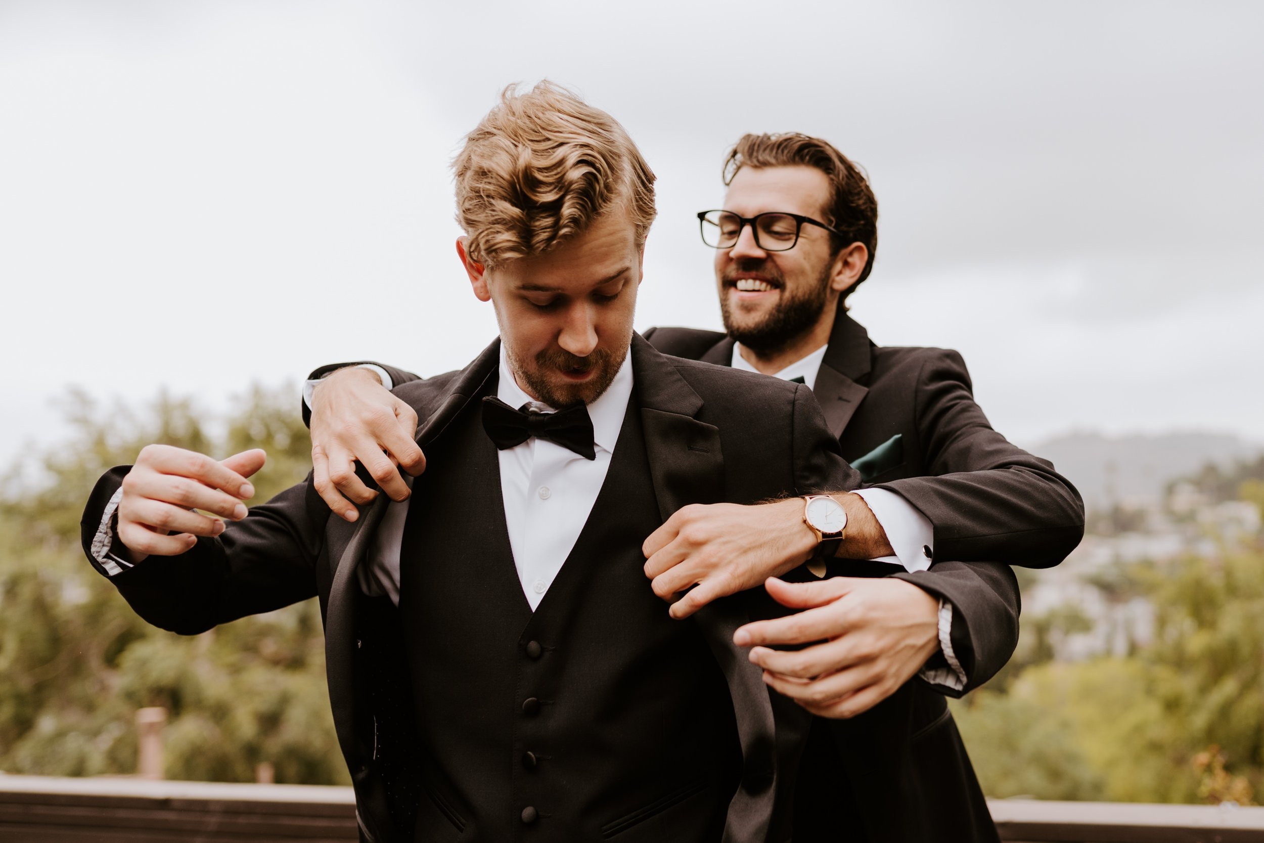 Groom and groomsmen getting ready, photo by Tida Svy, Los Angeles Wedding Photographer