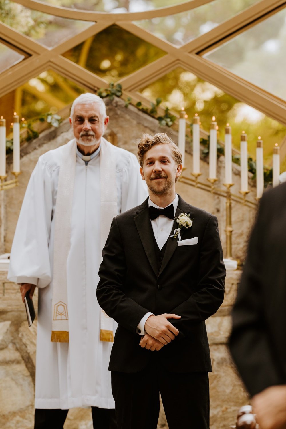 Groom sees Bride walking down the aisle at Wayfarers Chapel Wedding Ceremony, Photo by Tida Svy, Los Angeles Wedding Photographer