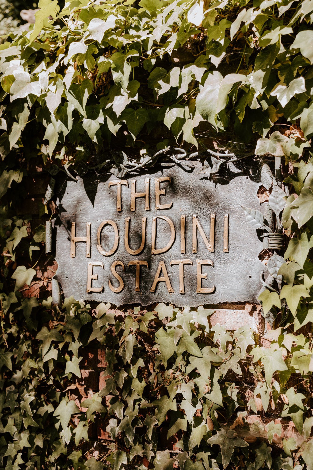 The Houdini Estate wedding in Los Angeles, wedding photography by Tida Svy