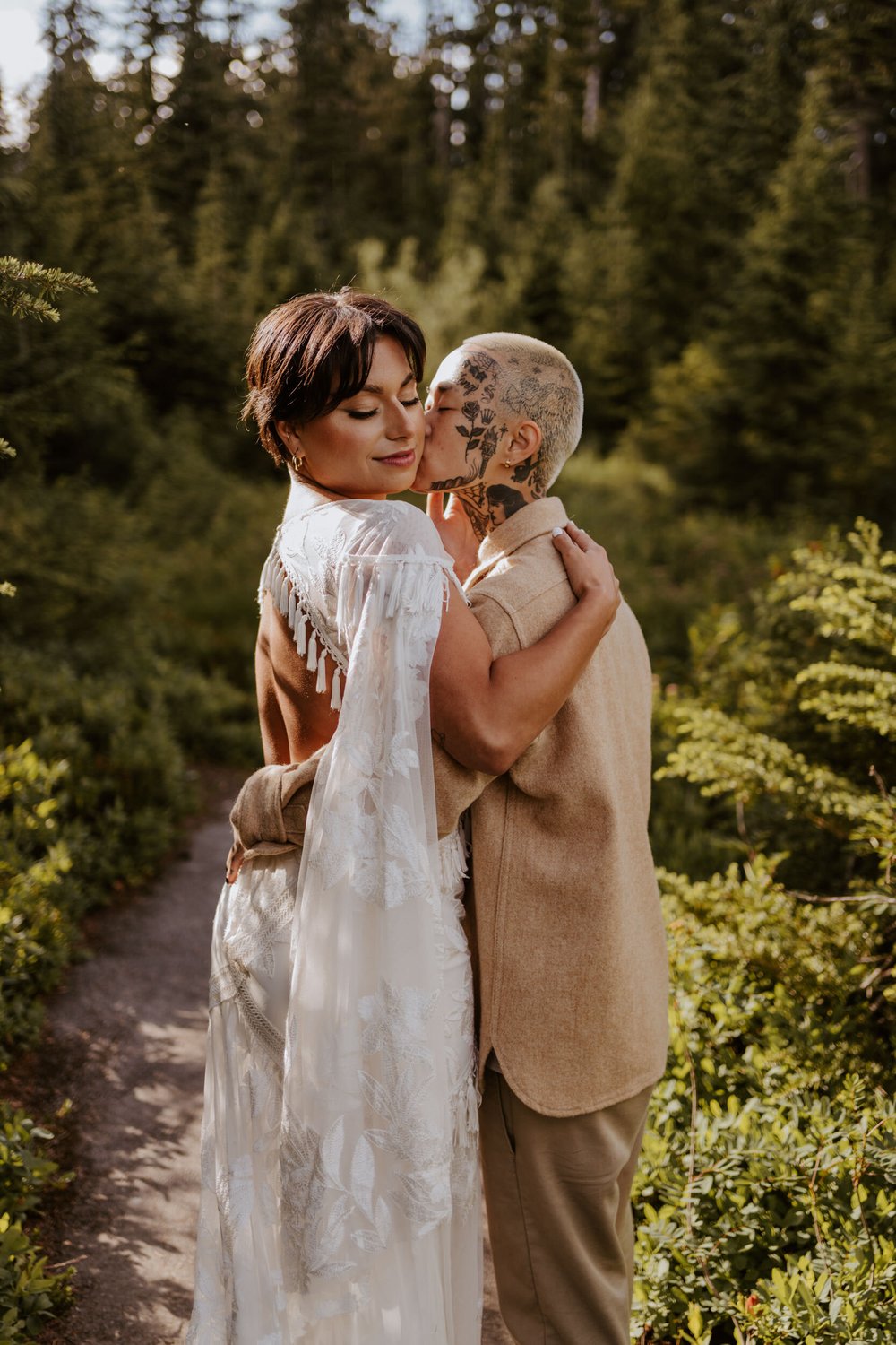 North Cascades National Park Elopement at Picture Lake, Lesbian Couple, Boho elopement, Photography by Tida Svy | www.tidasvy.com